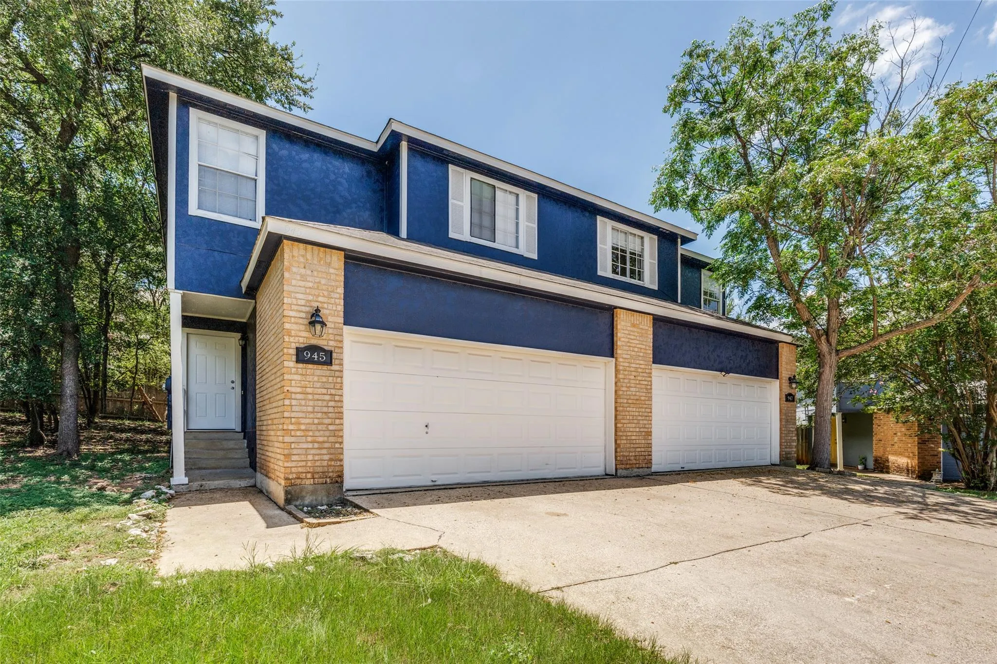 Photo 3 of 945-947 SAGEWOOD TRL