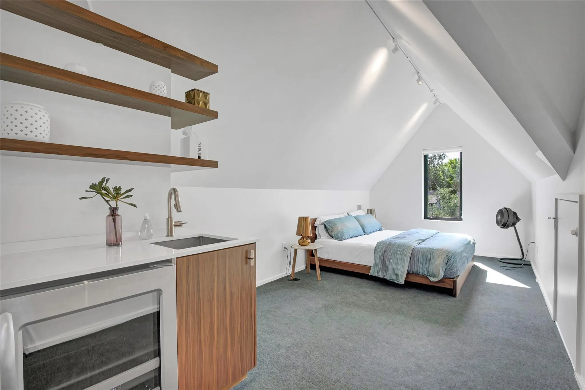 Photo 3 of 52 WALLER ST #A