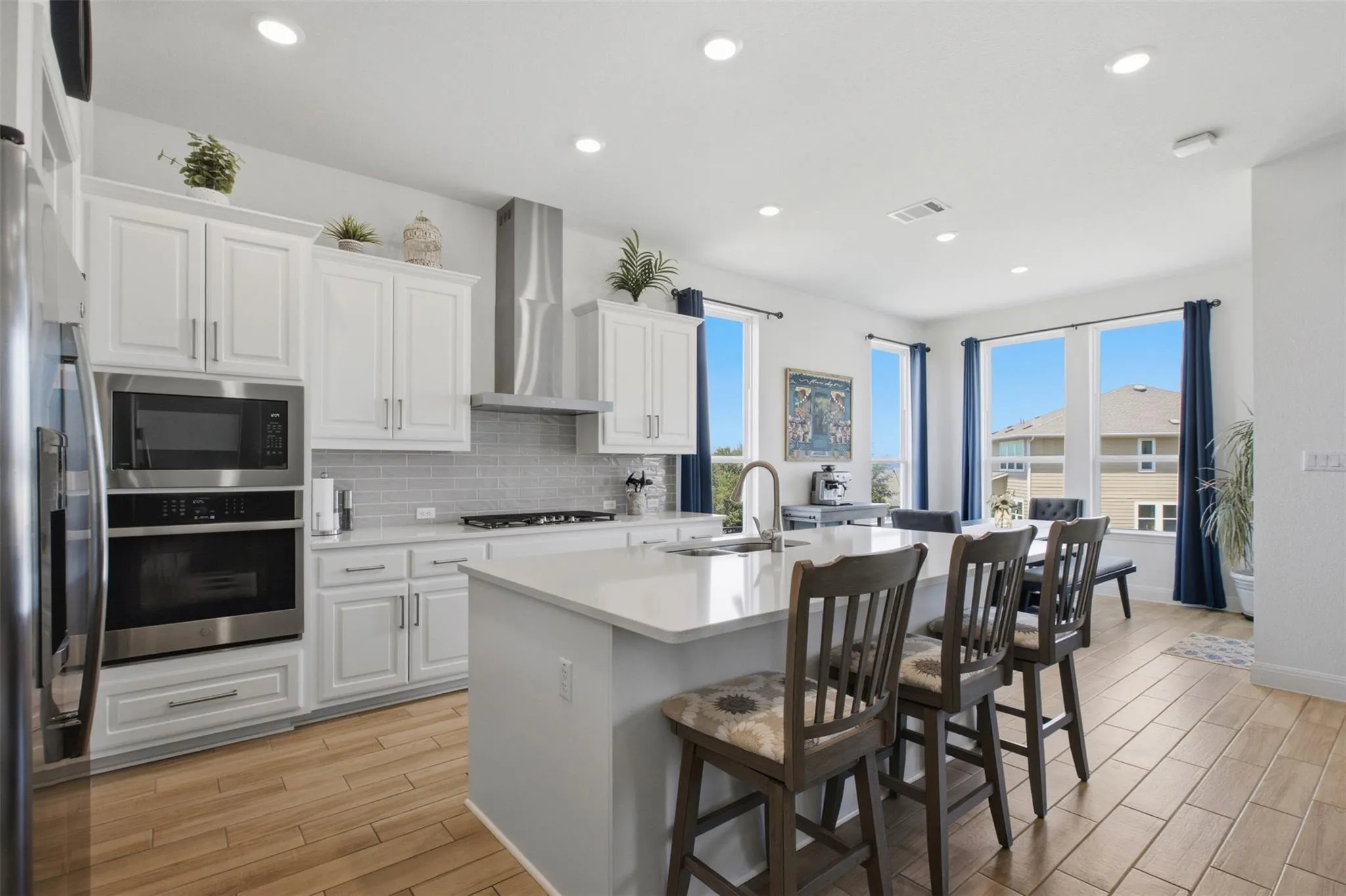 Photo 3 of 113 CORBIN AVE #7