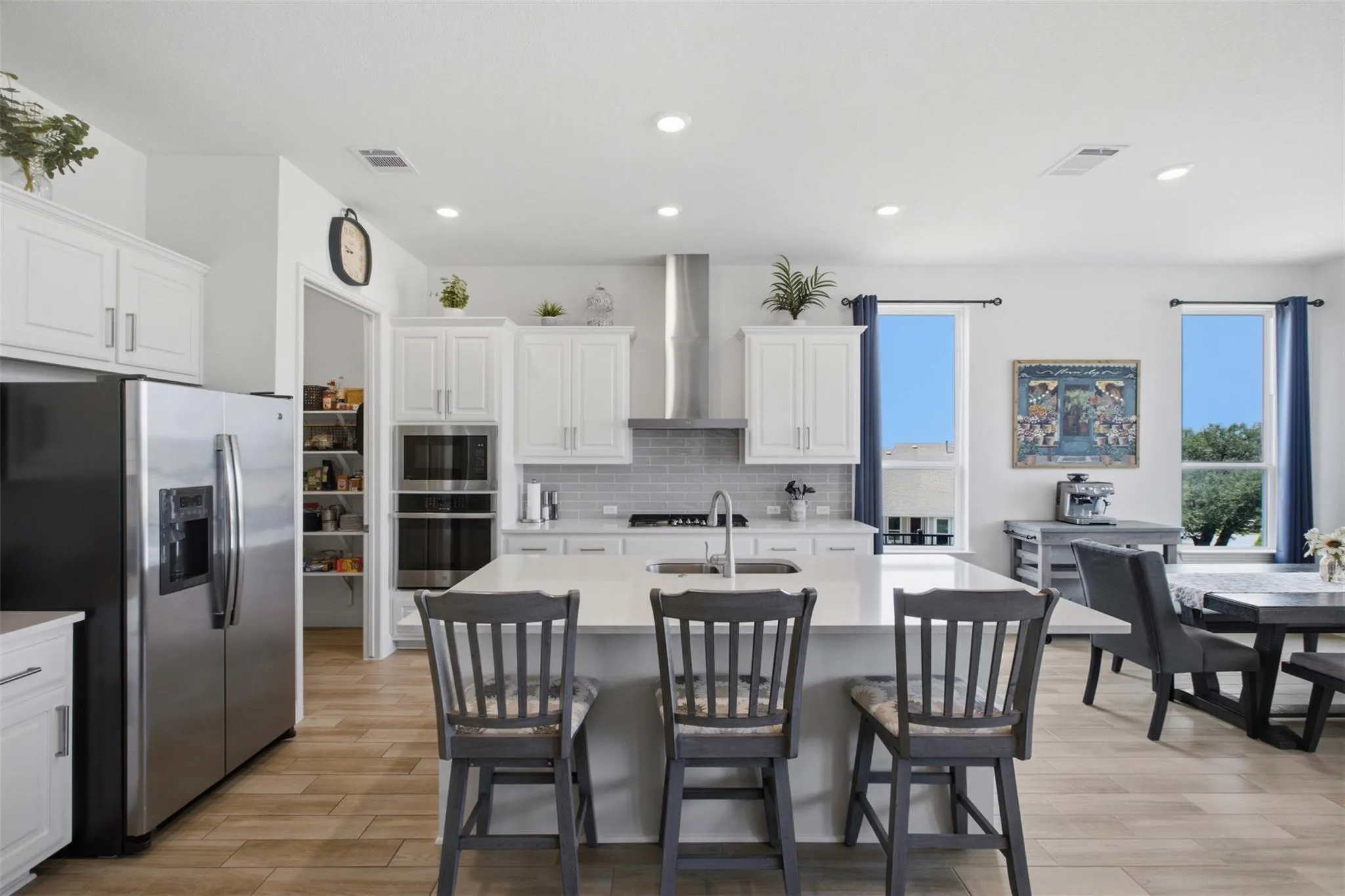 Photo 4 of 113 CORBIN AVE #7