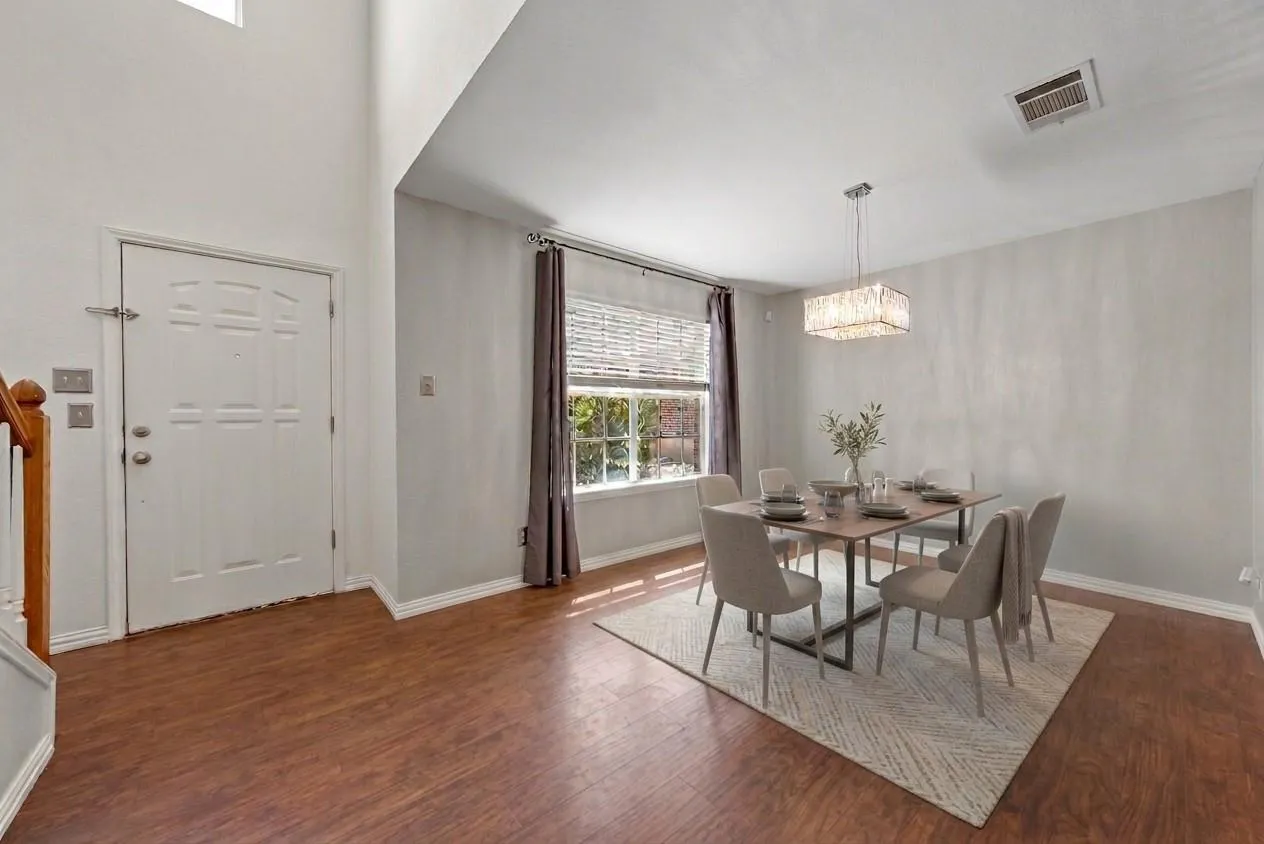 Photo 3 of 2028 DESCO DR
