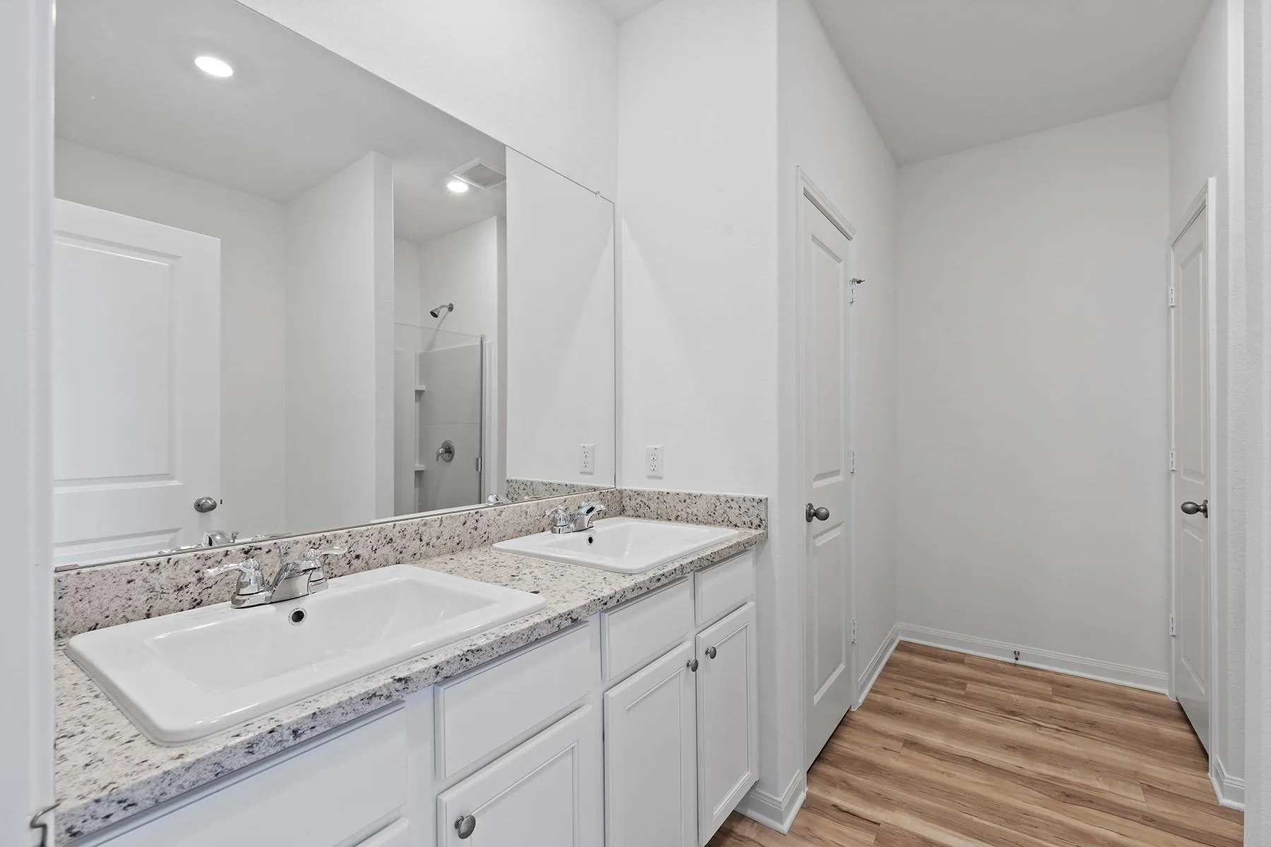 Photo 5 of 14617 WAHLBERGS WAY