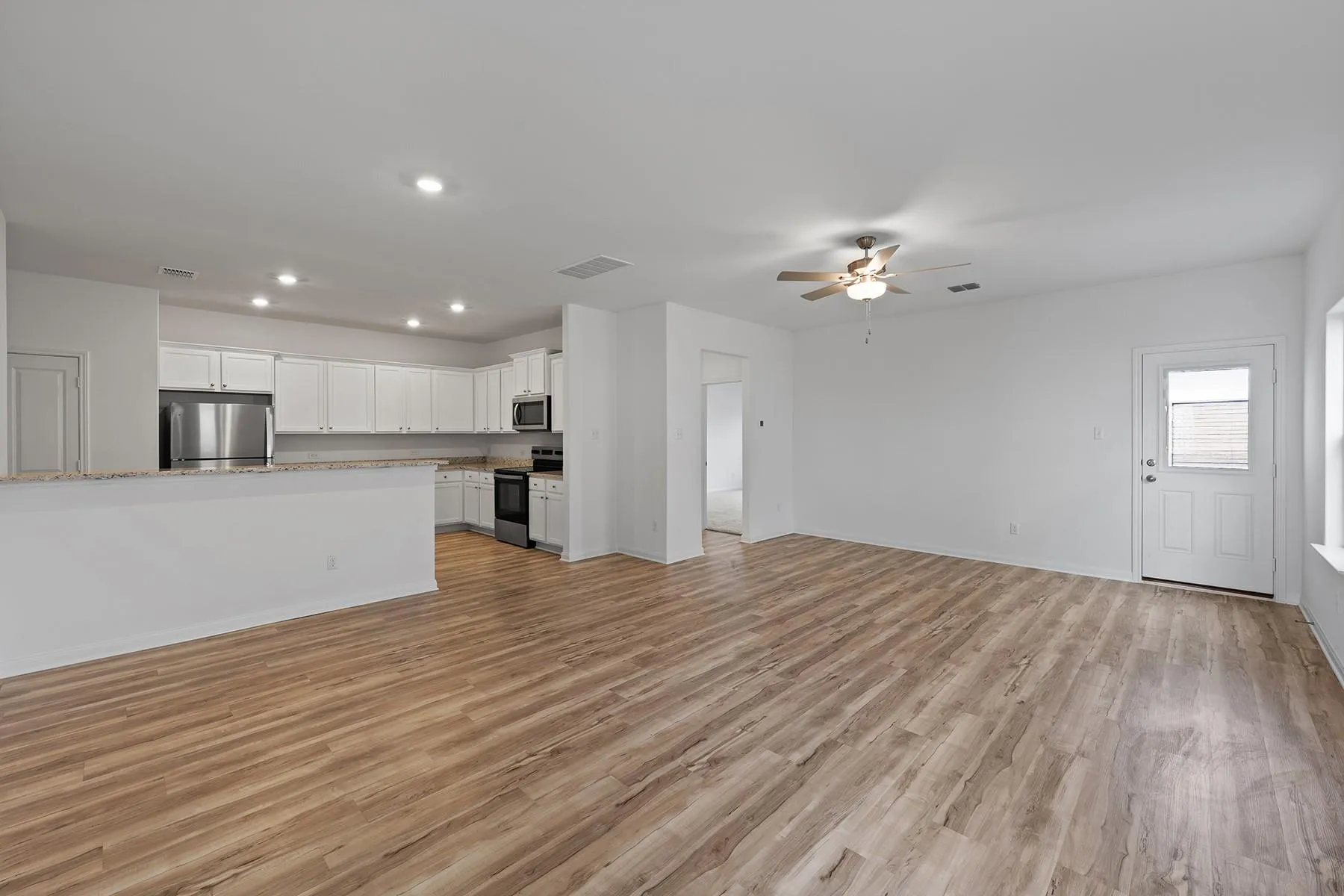 Photo 2 of 14617 WAHLBERGS WAY