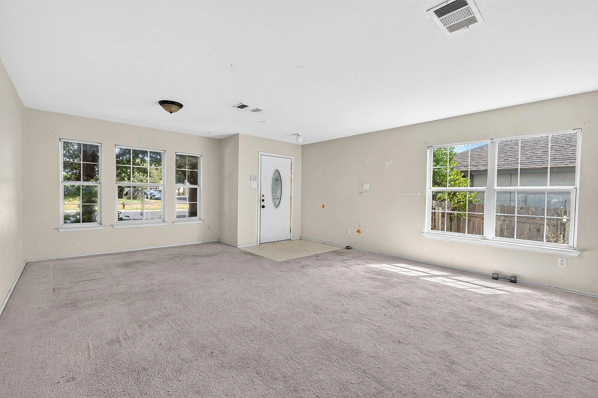 Photo 4 of 1301 DEERHOUND PL
