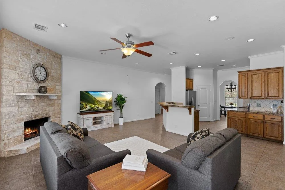Photo 4 of 15204 FALCON DR