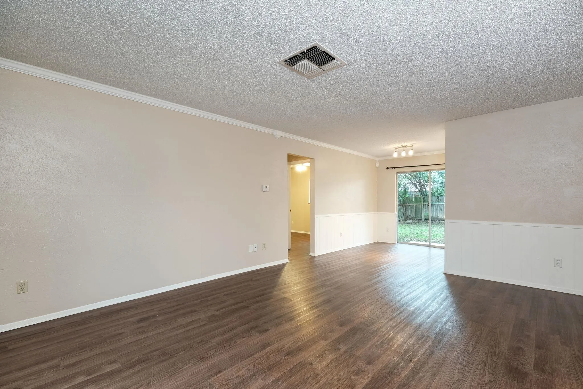 Photo 5 of 10419 FIRETHORN LN