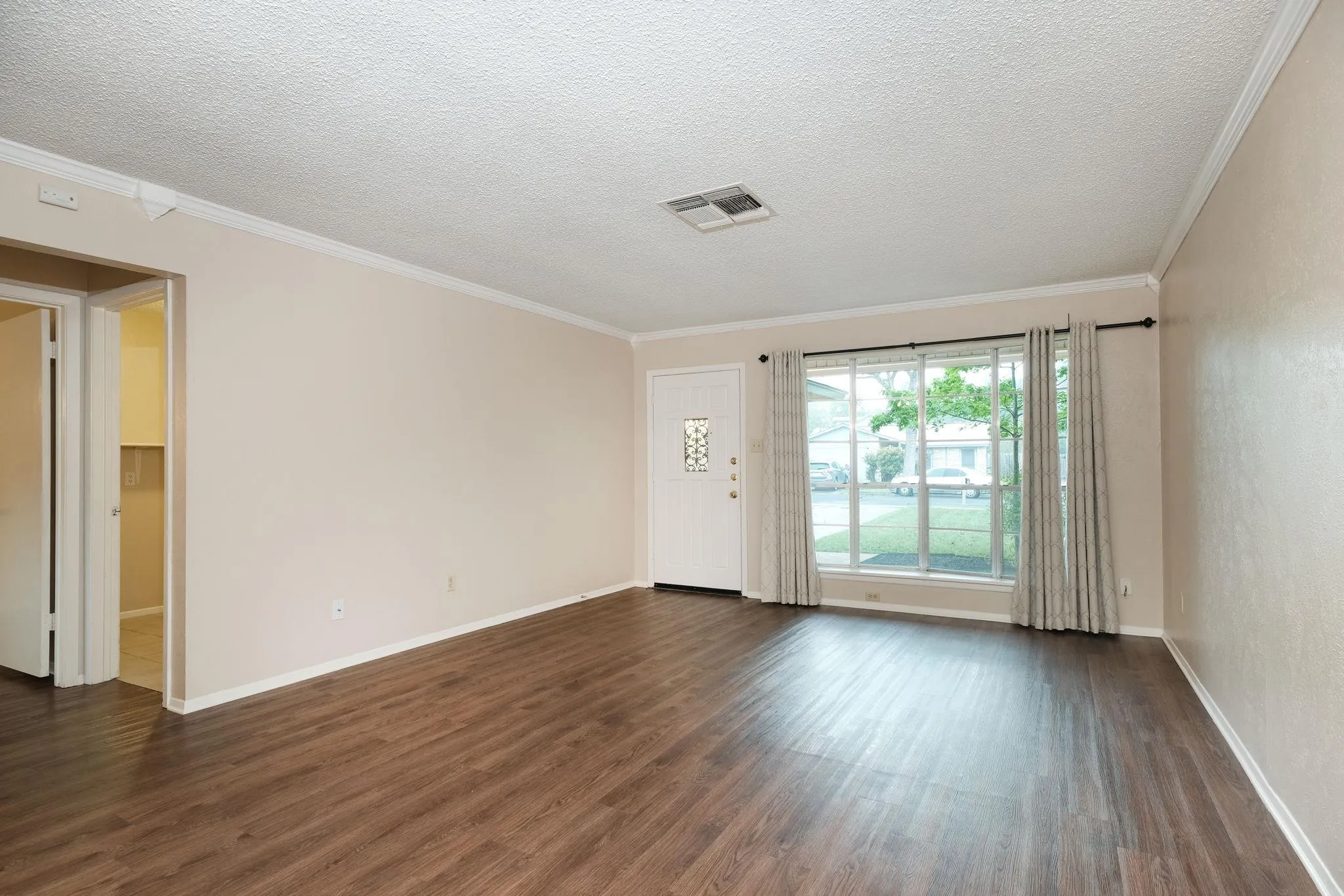 Photo 4 of 10419 FIRETHORN LN