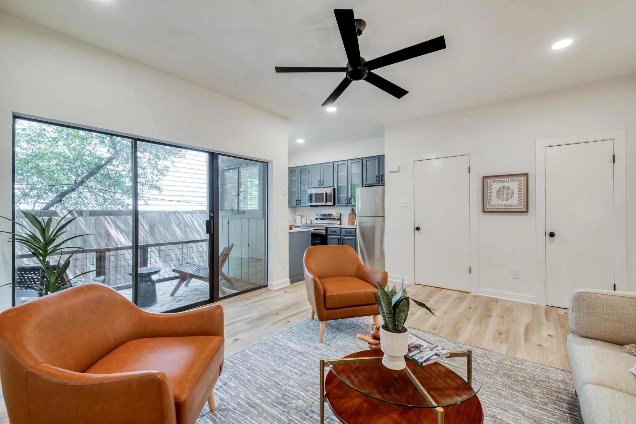 Photo 3 of 601 NELRAY BLVD #6