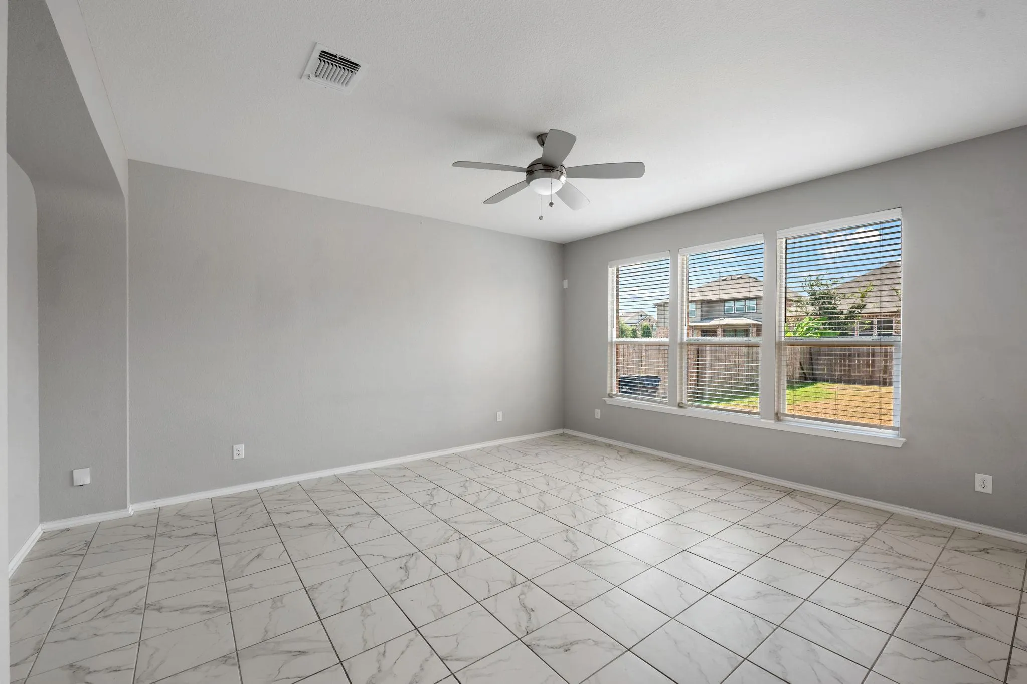 Photo 5 of 1613 SONNY DR