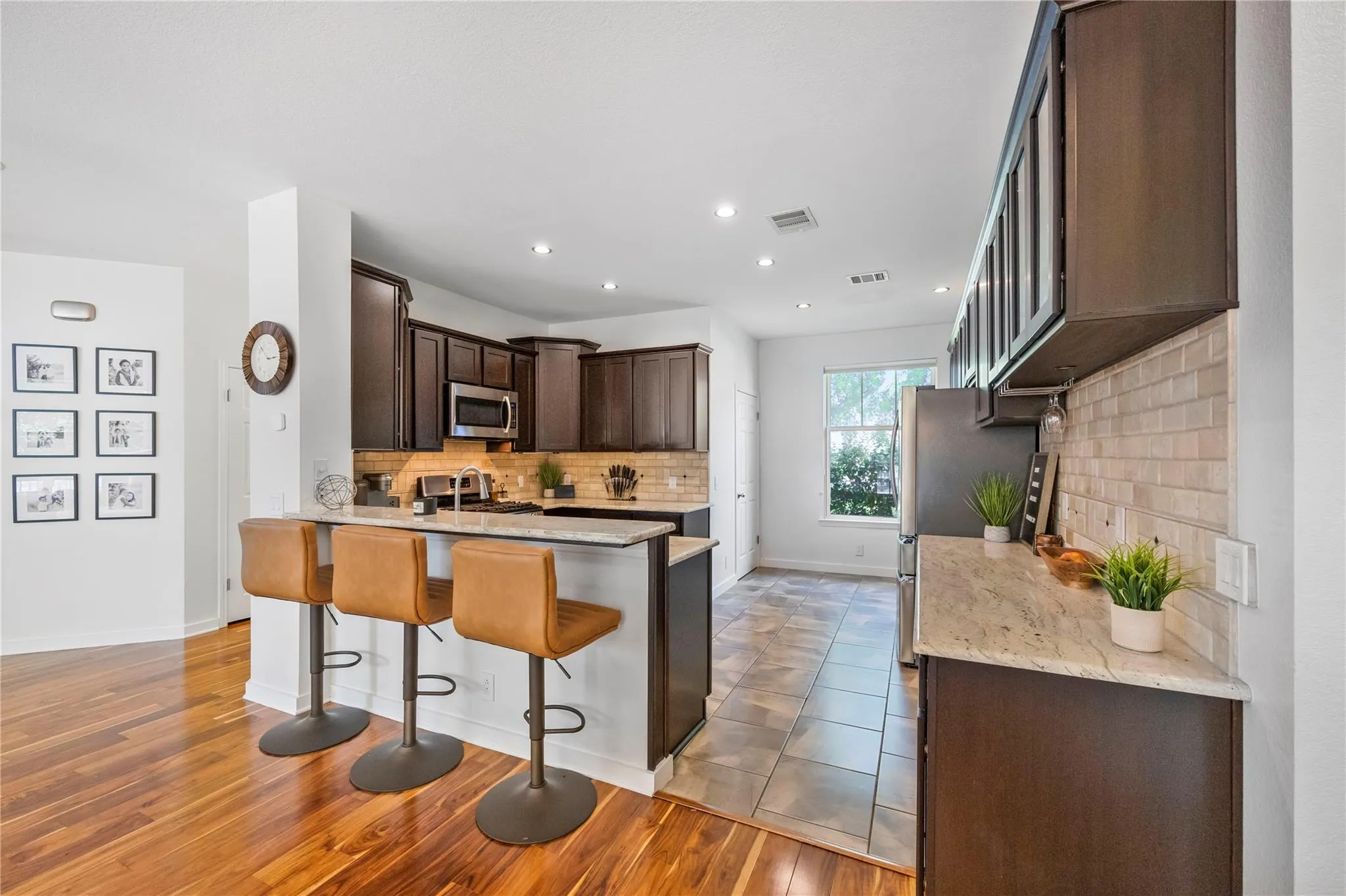 Photo 3 of 9131 EDWARDSON LN