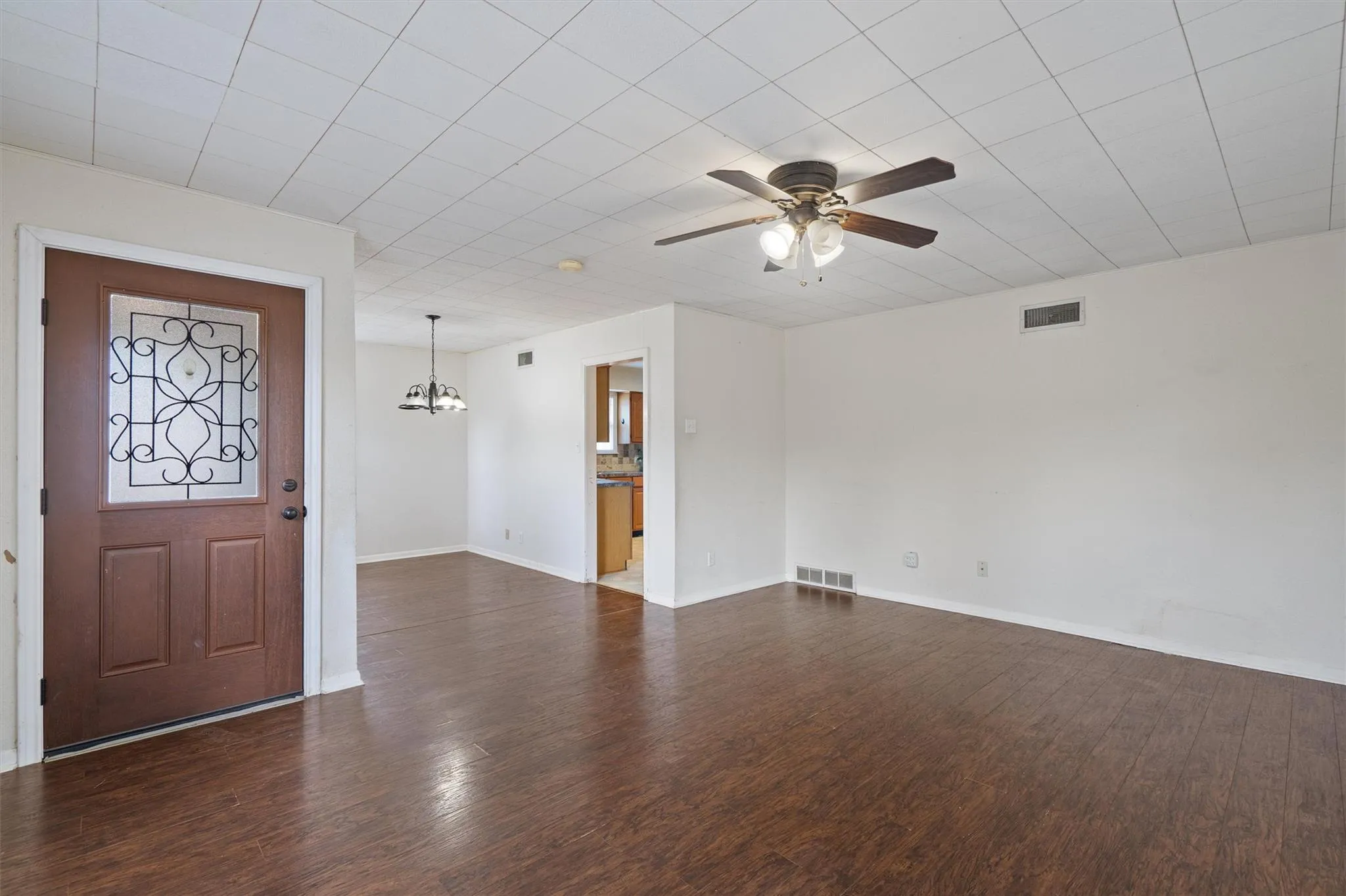 Photo 5 of 1119 KENT ST