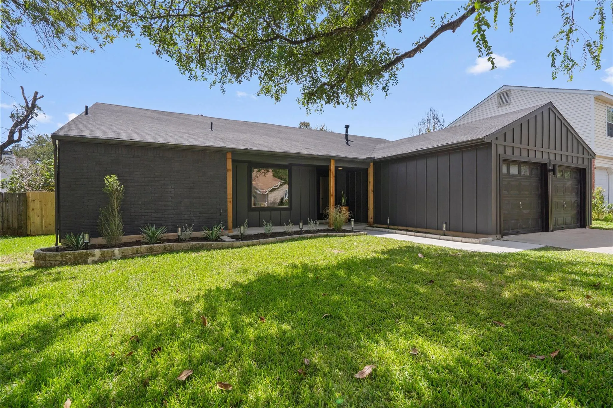 Photo 2 of 2713 INRIDGE DR