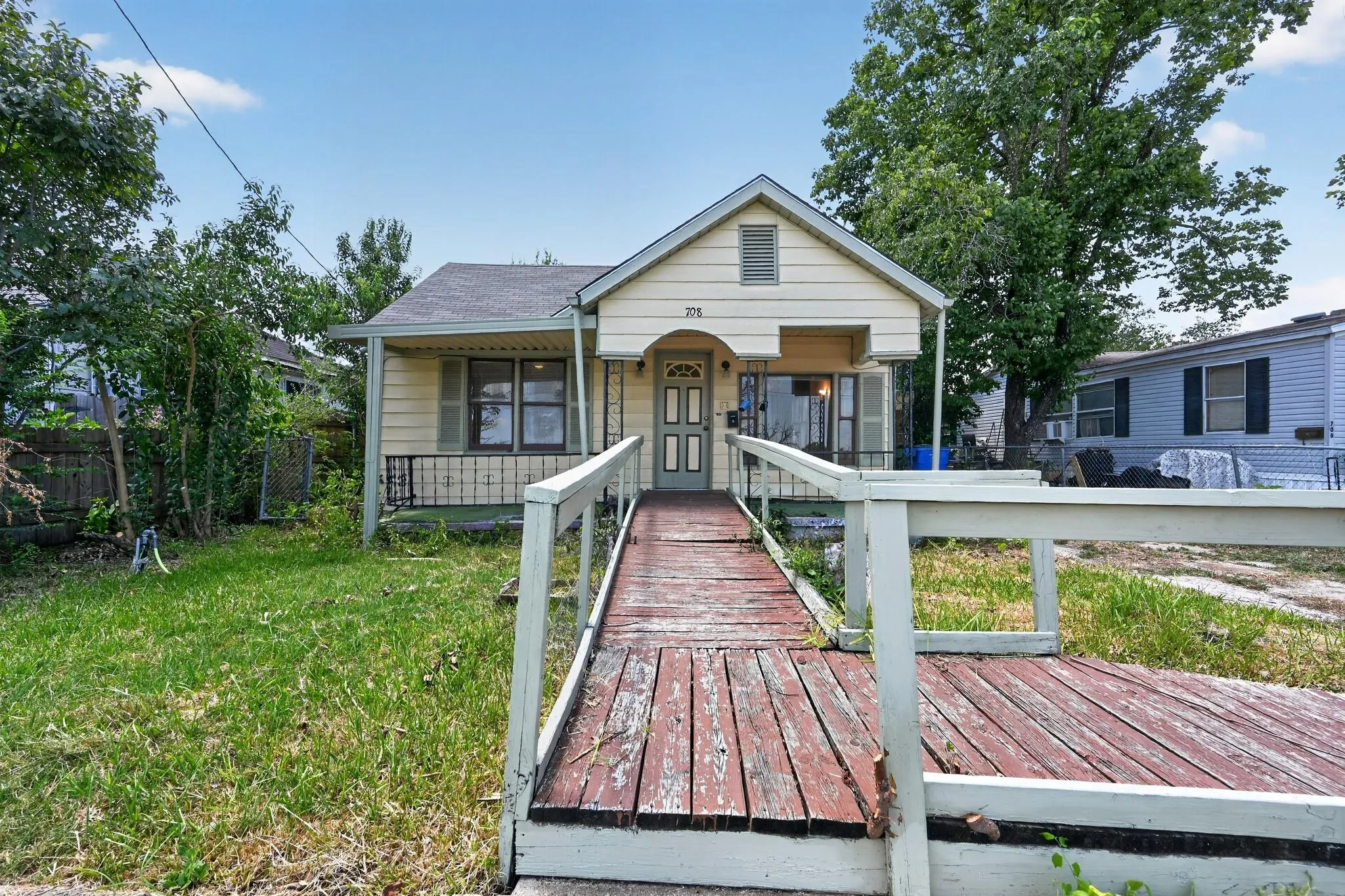 Photo of 708 BOOTH ST, Taylor, TX, 76574