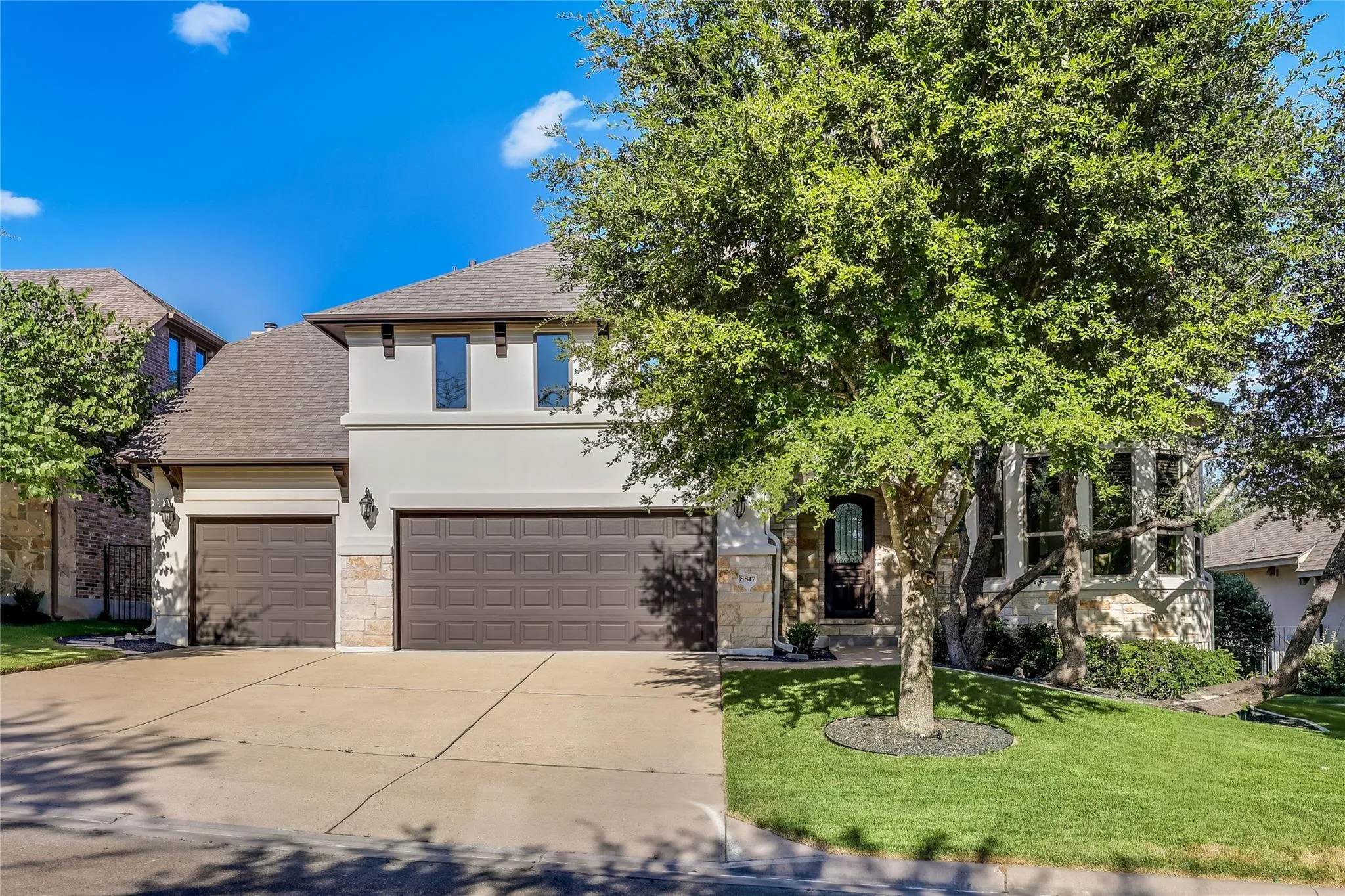 Photo 3 of 8817 AMBROSIA DR