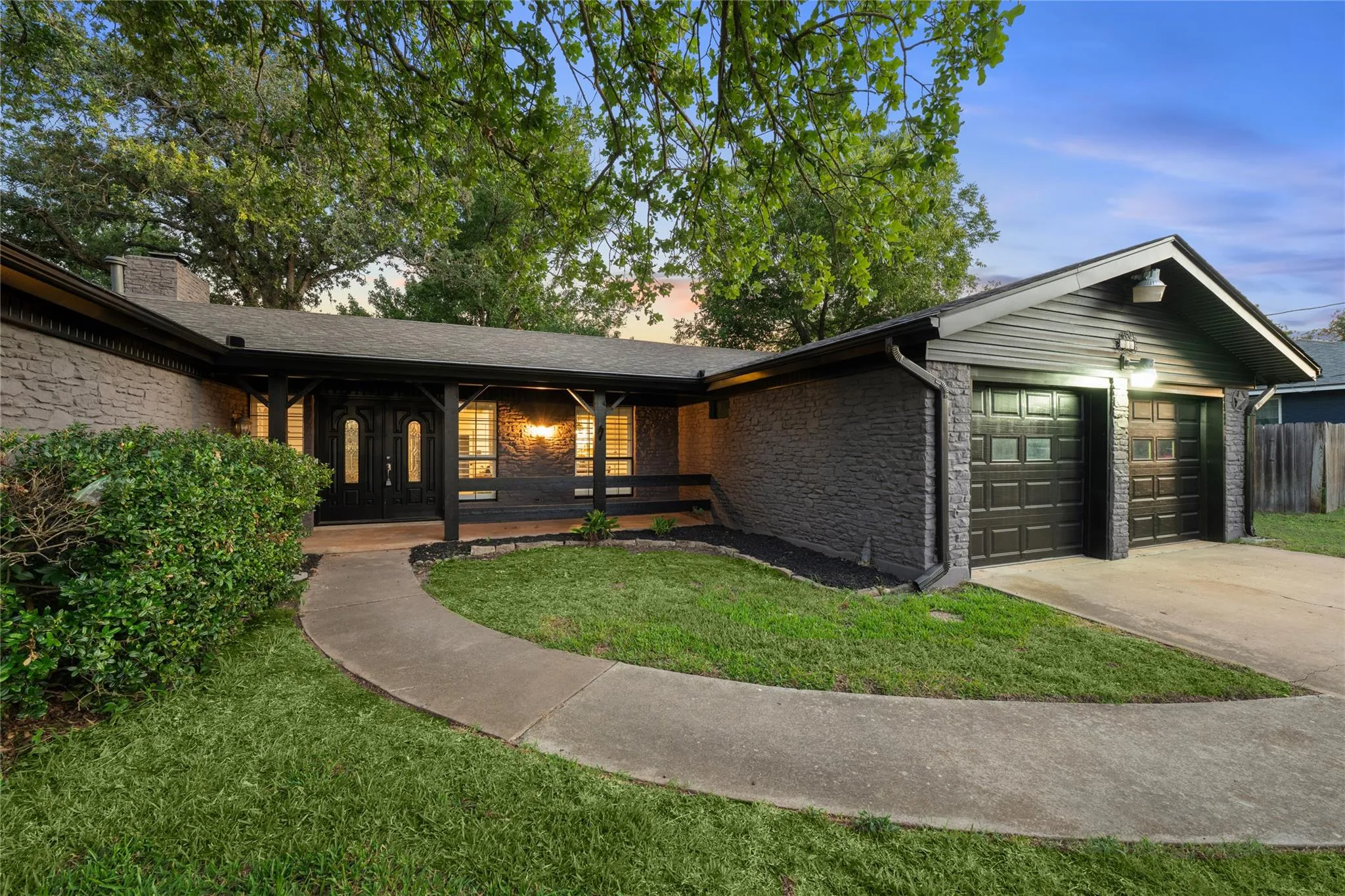 Photo 5 of 605 MEADOWBROOK DR