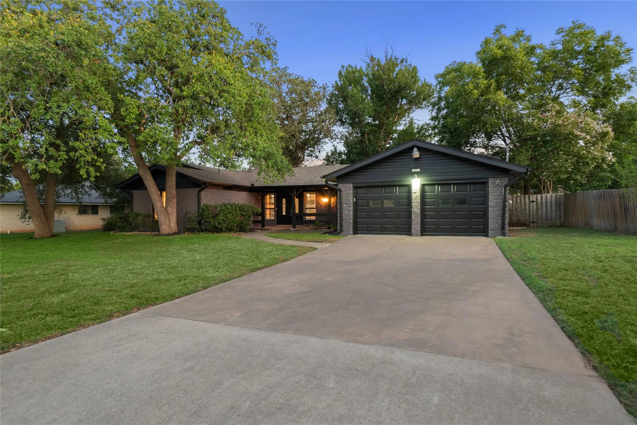 Photo 4 of 605 MEADOWBROOK DR