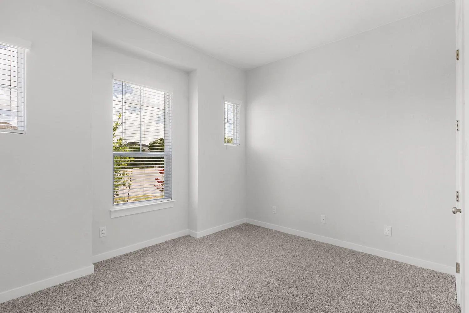 Photo 3 of 228 MONTECIDO DR