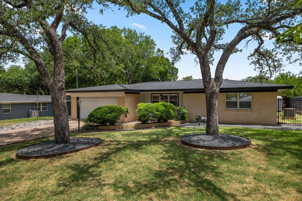 Photo of 11901 OAK TRL, Austin, TX, 78753