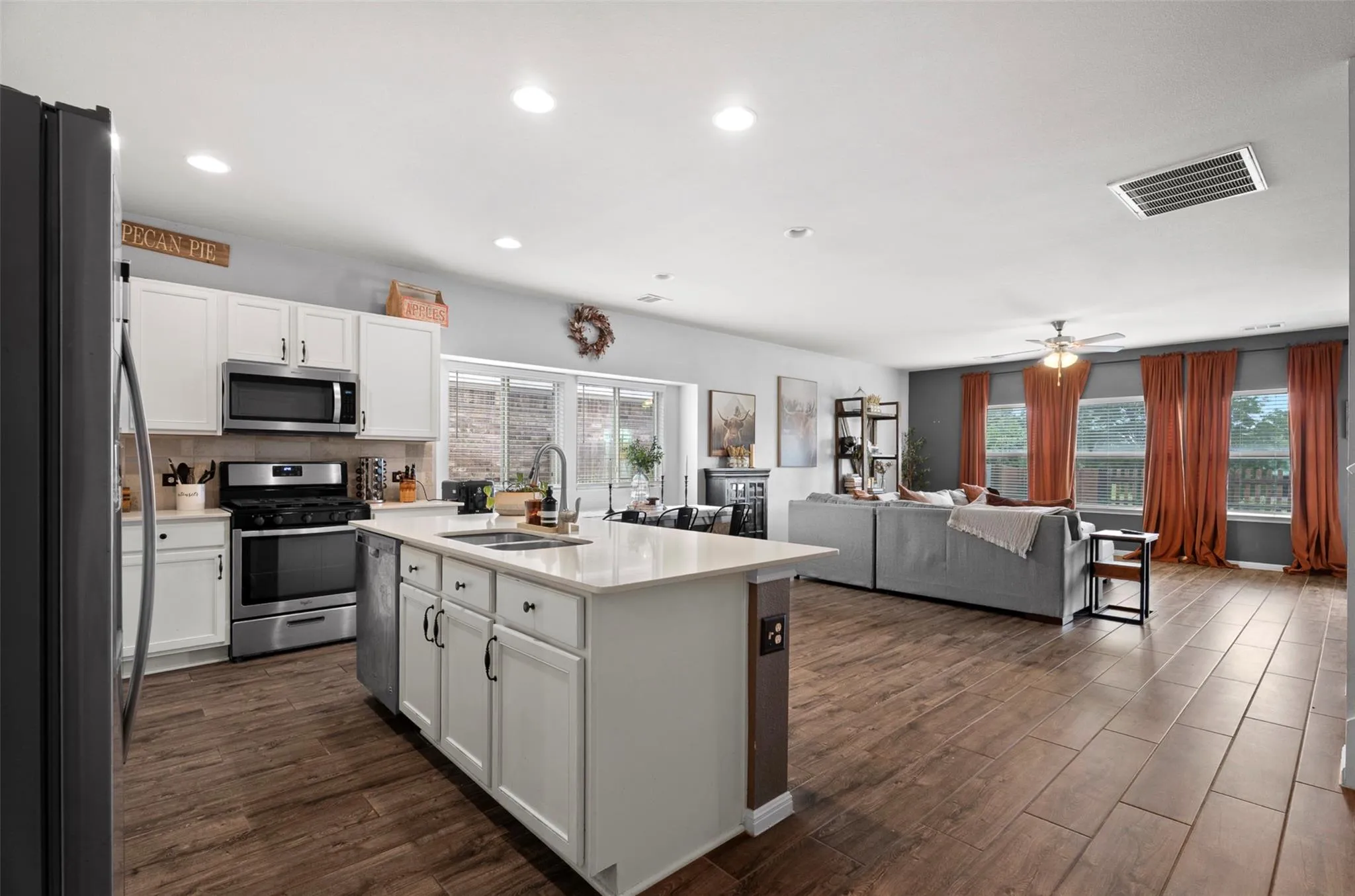 Photo 3 of 309 RIMROCK CT