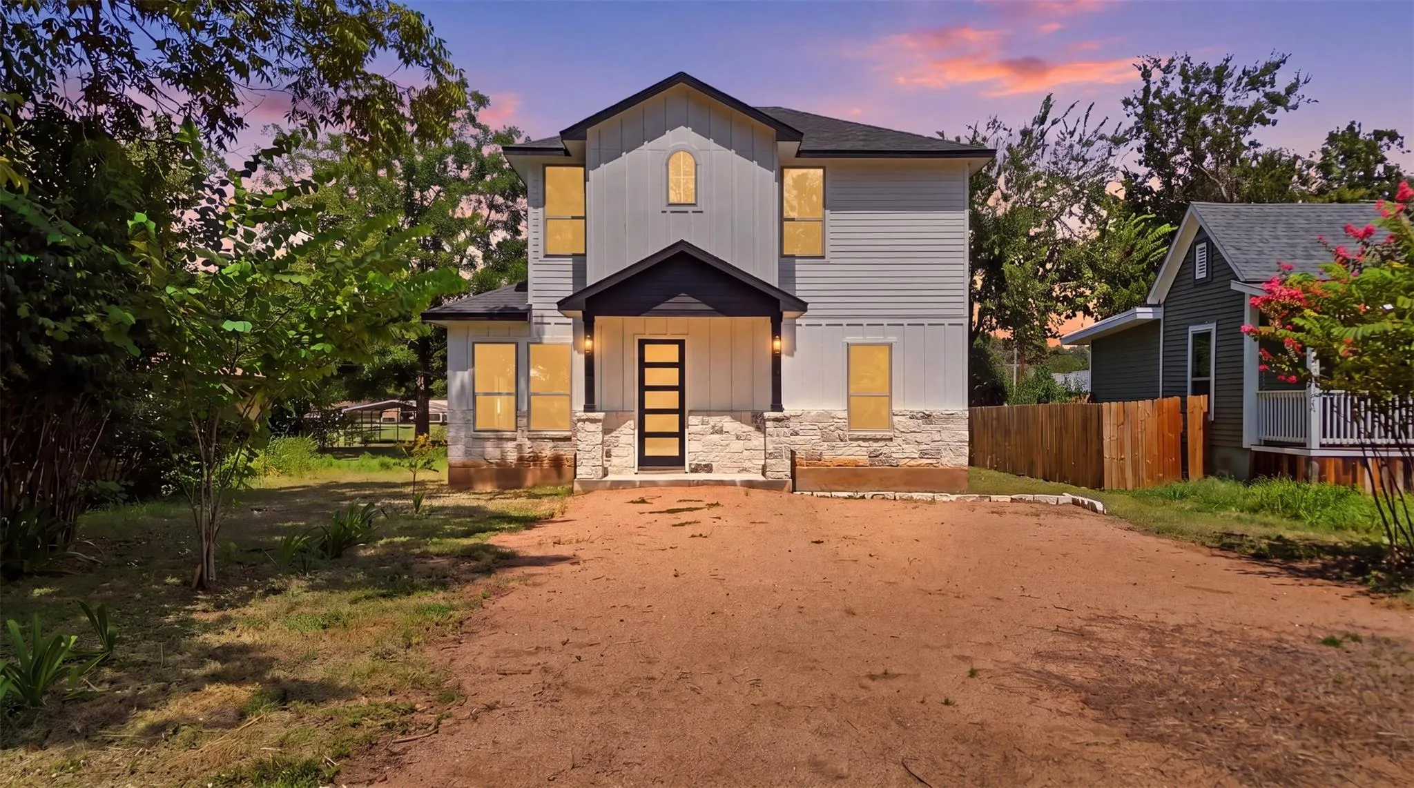 Photo of 504 WALKER ST, Smithville, TX, 78957