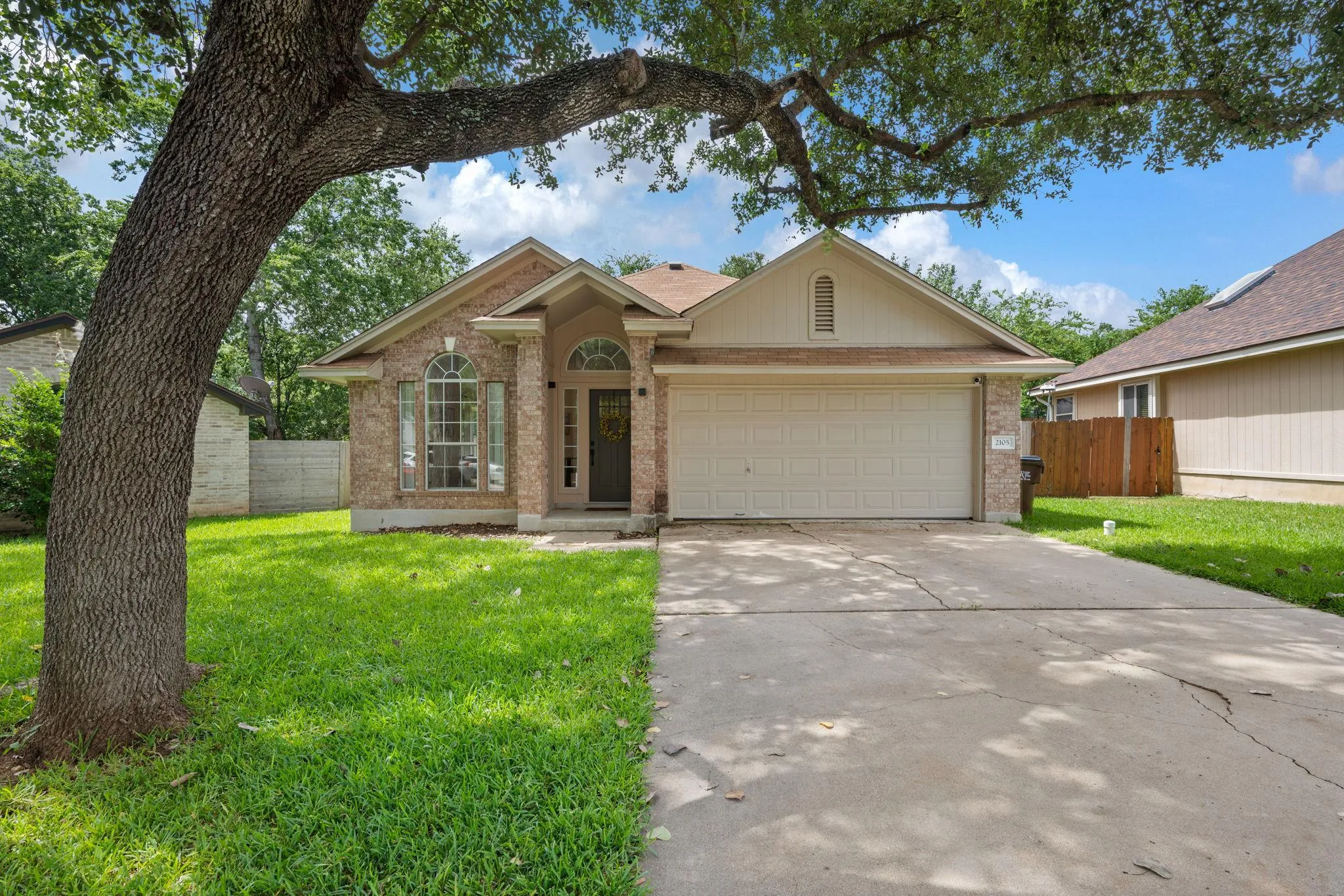 Photo of 2105 YAUPON HOLW, Round Rock, TX, 78664