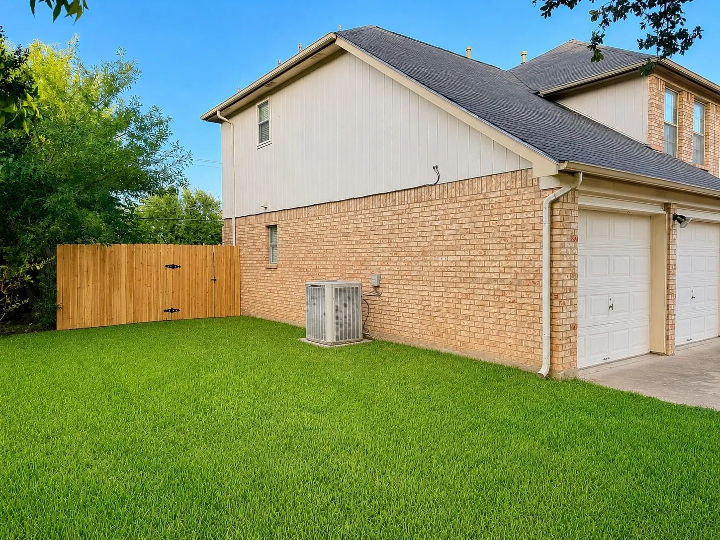 Photo 5 of 3919 EAGLES NEST ST