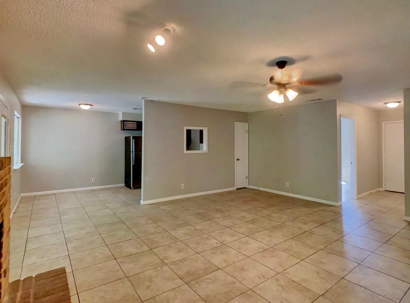 Photo 3 of 902 CACTUS DR