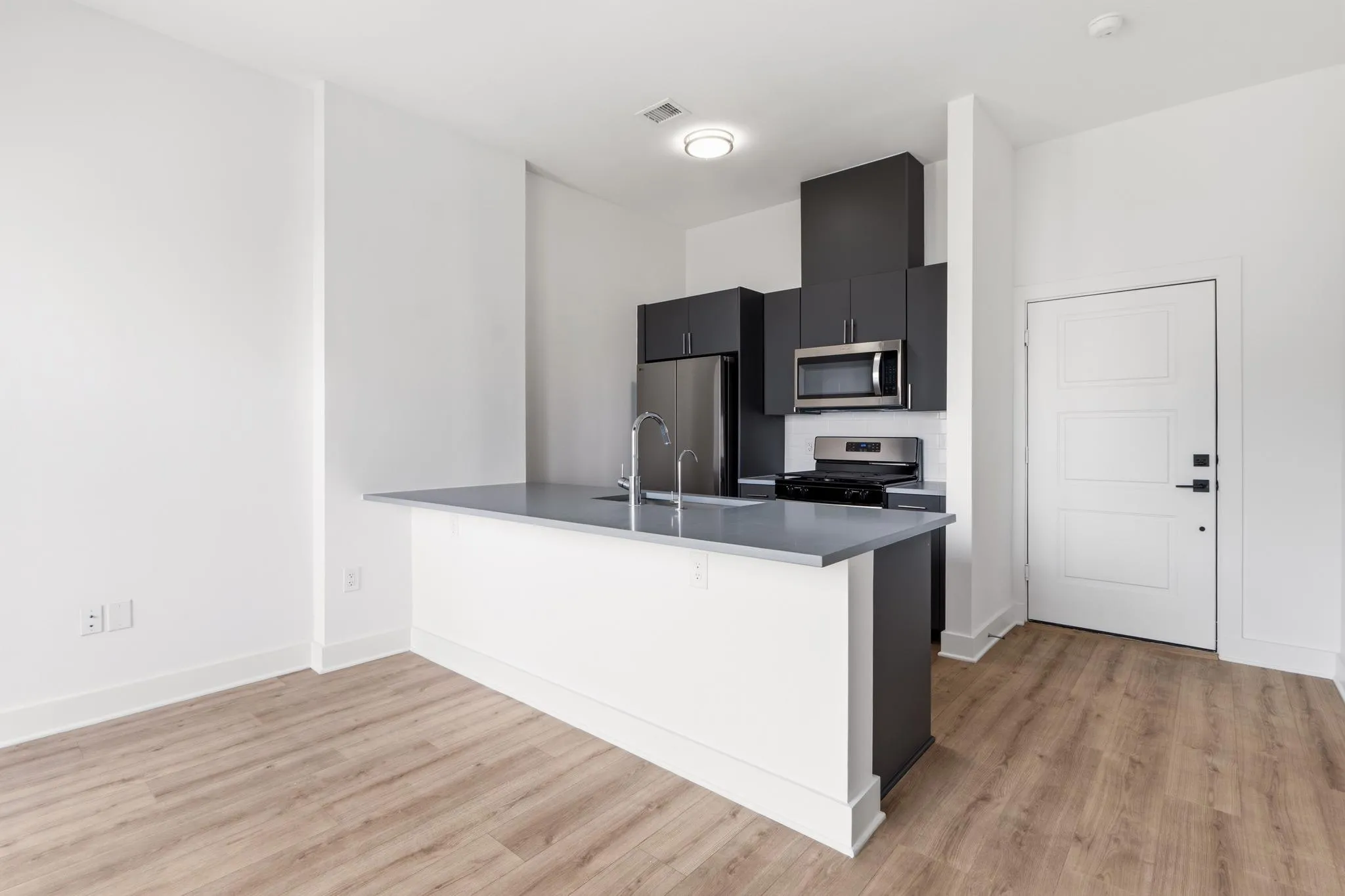 Photo 4 of 3900 BERKMAN DR #208