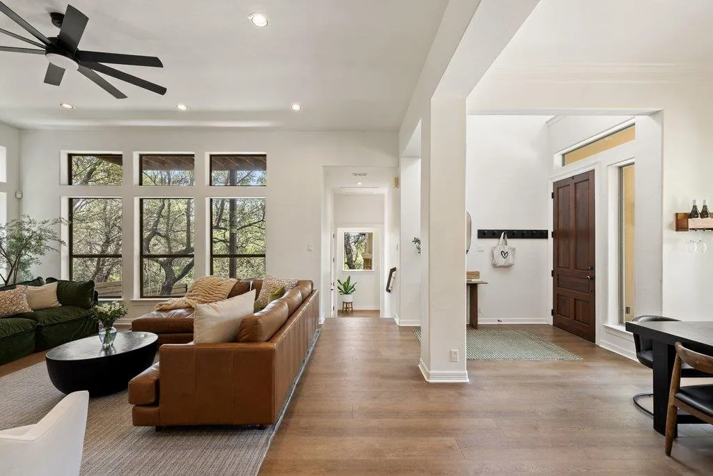 Photo 4 of 207 SPELLBROOK LN