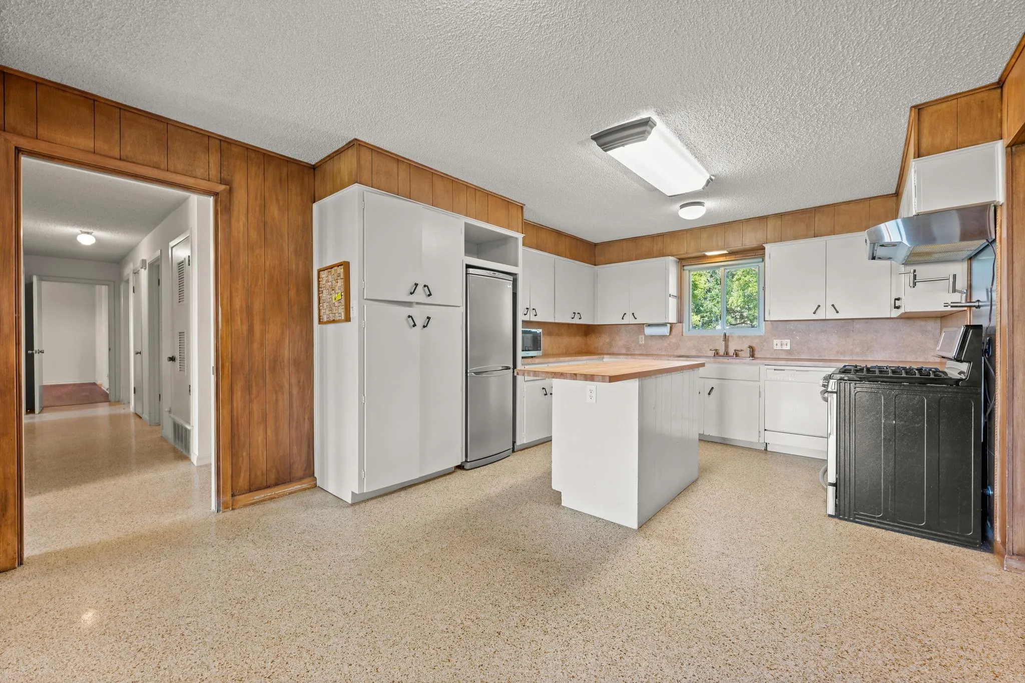 Photo 5 of 6501 MESA DR