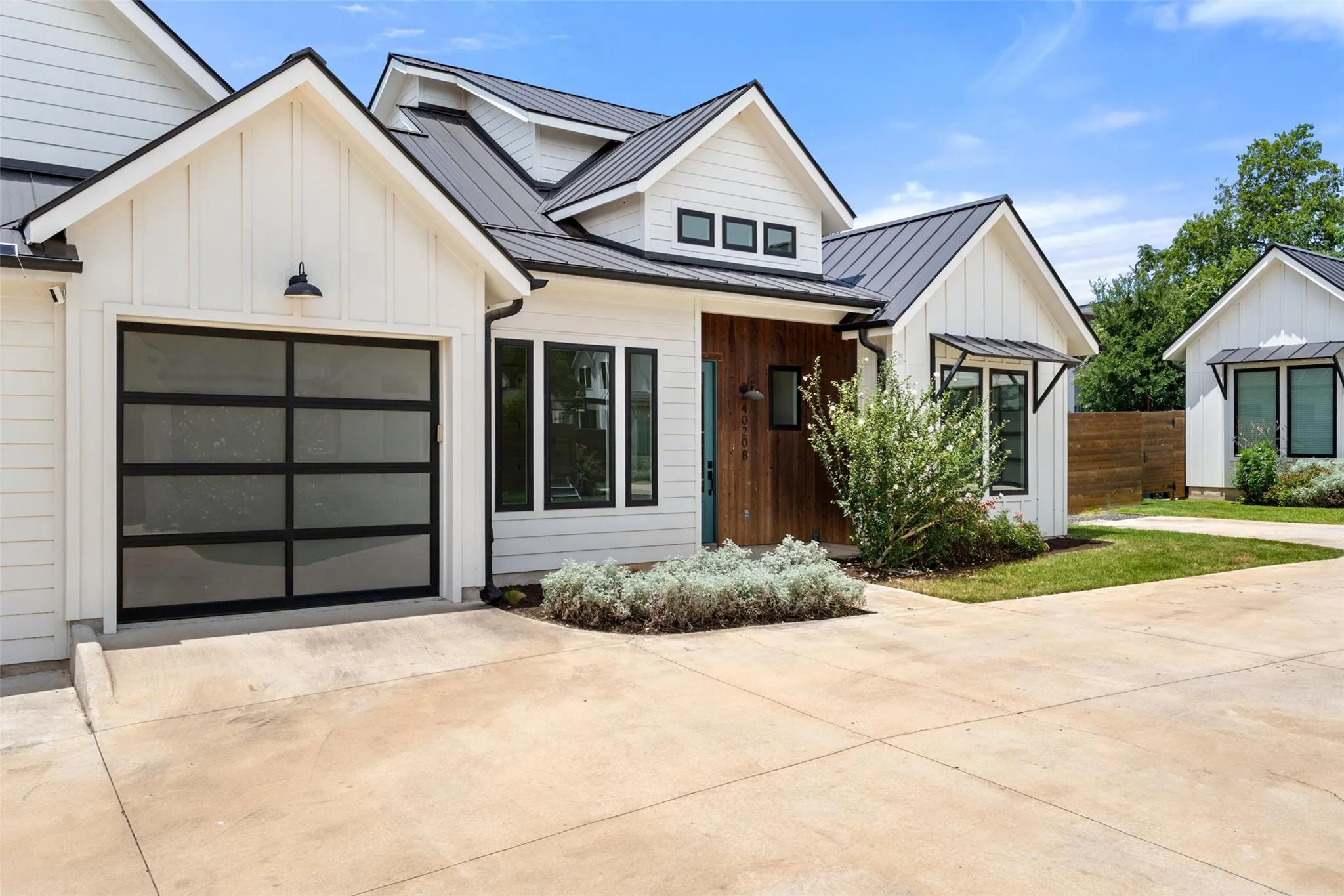 Photo 3 of 4020 VALLEY VIEW RD #B