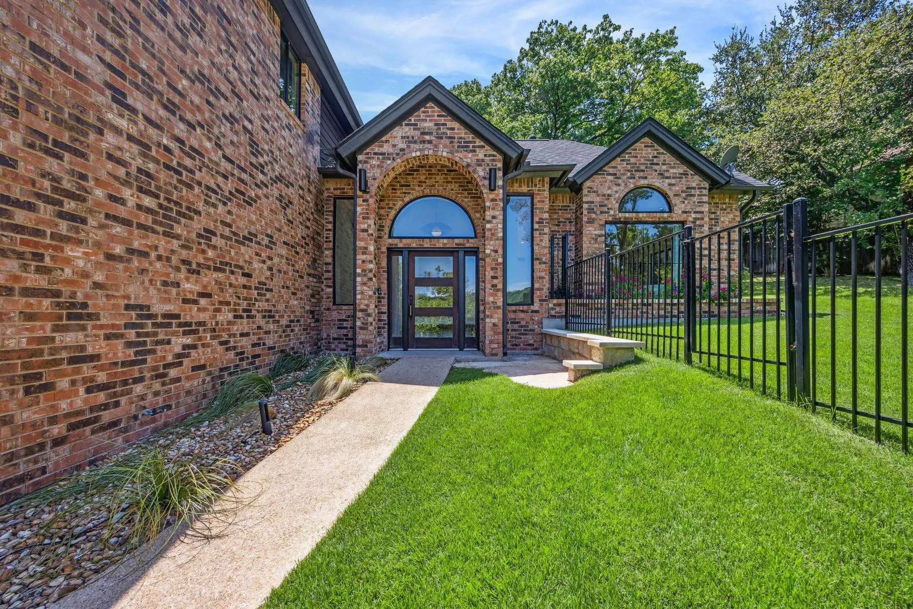 Photo 4 of 3911 DRY CREEK DR