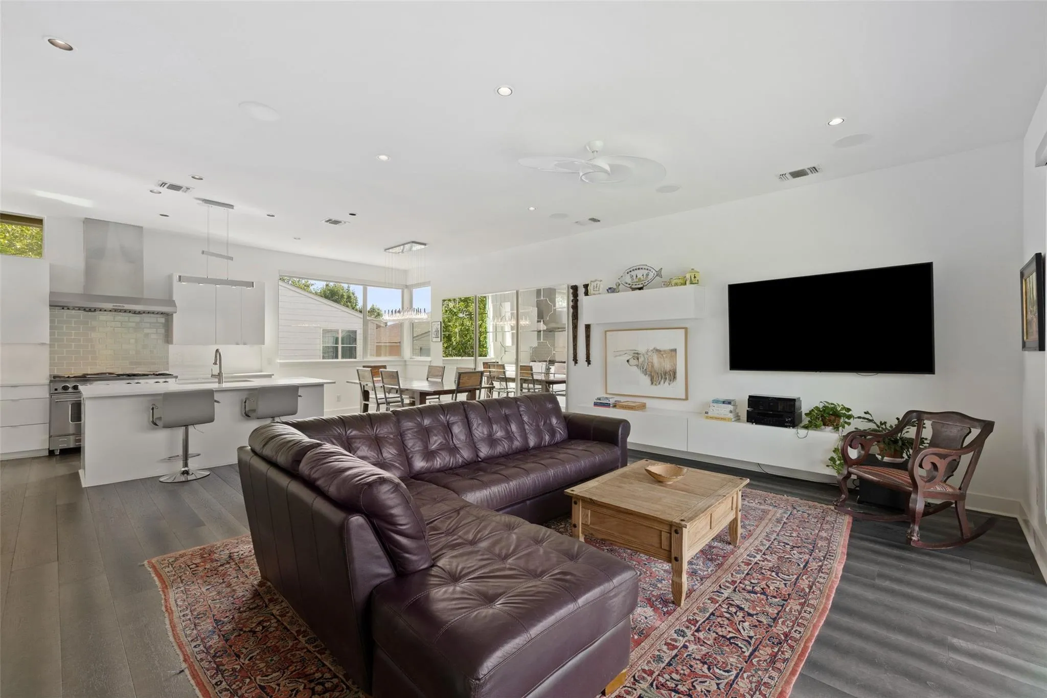 Photo 3 of 2105 GOODRICH AVE #7