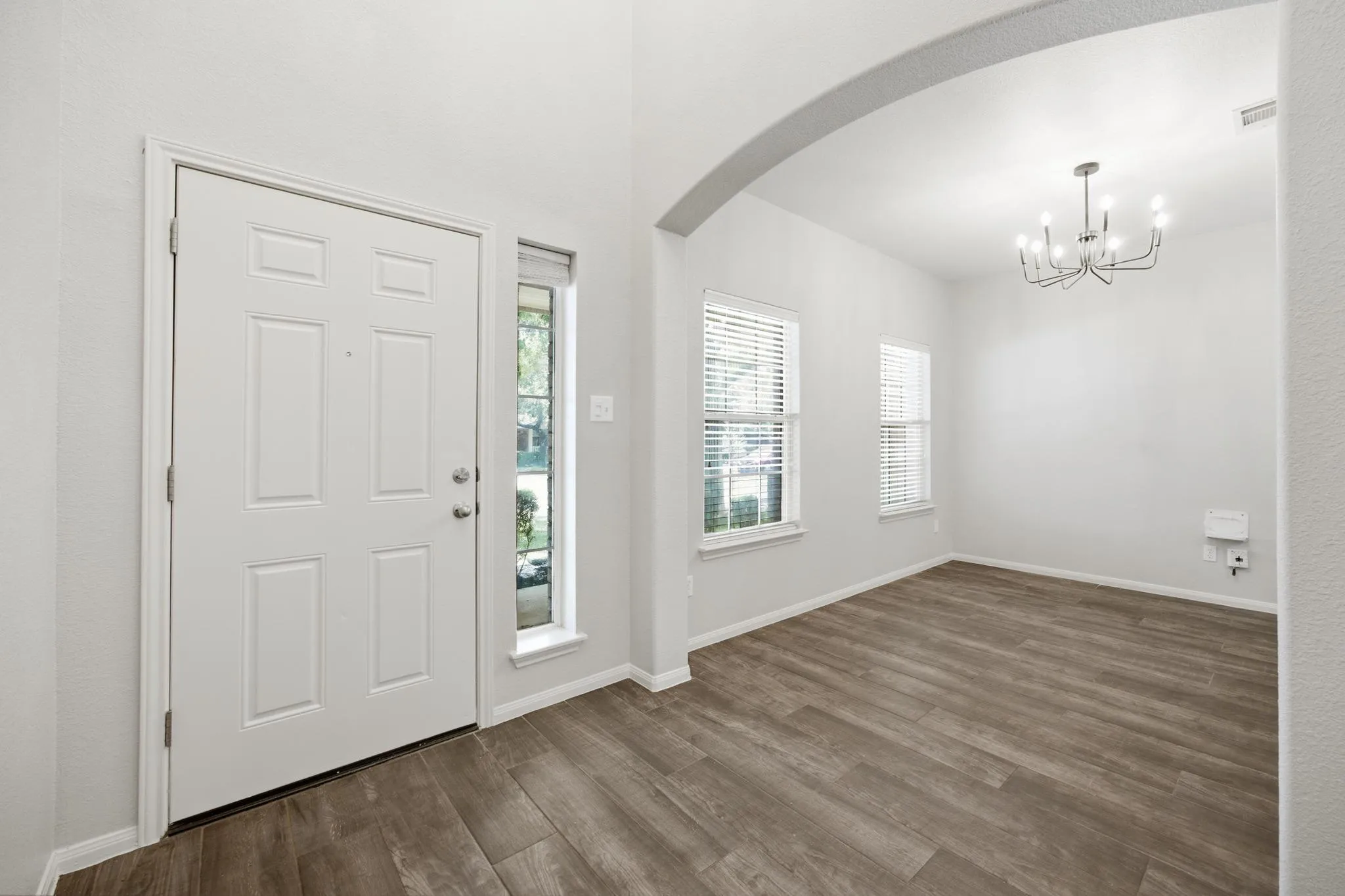 Photo 4 of 608 SPANISH OAK TER