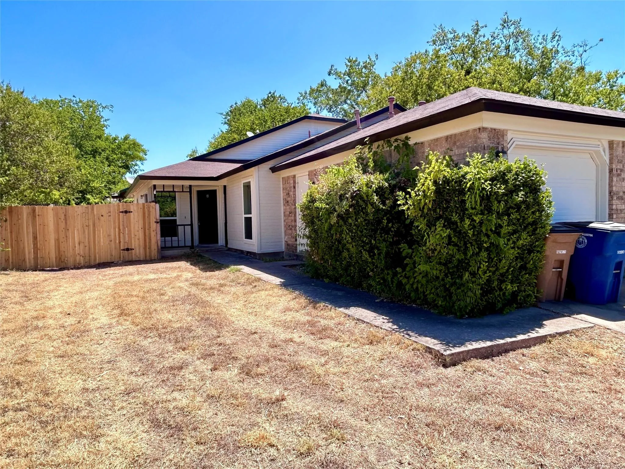 Photo of 2112 CEDAR BEND DR, Austin, TX, 78758