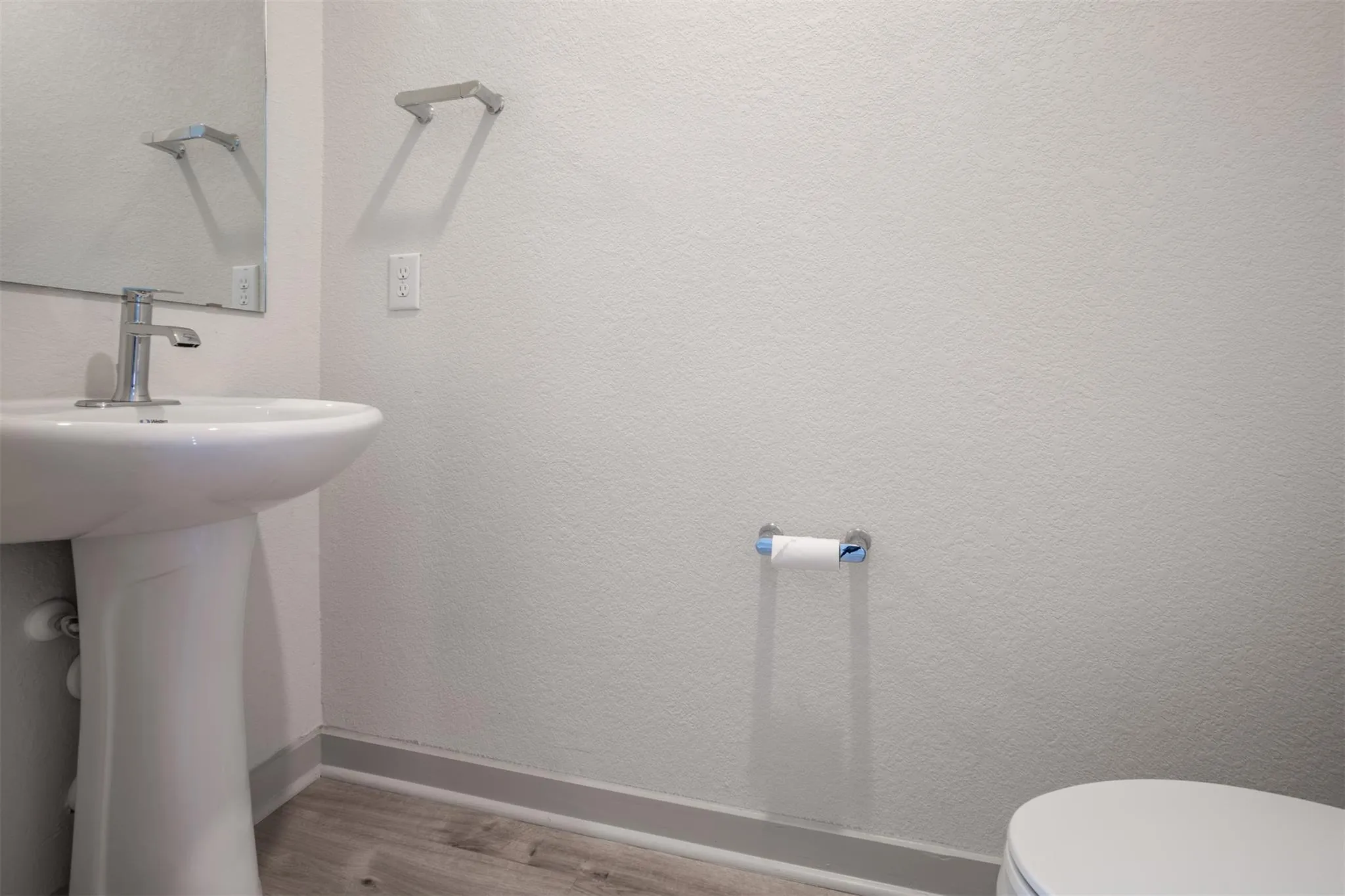 Photo 5 of 2100 TUCKER LN