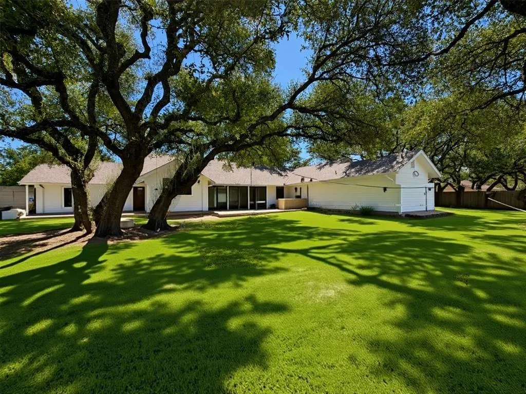 Photo 3 of 2804 LIVE OAK ST