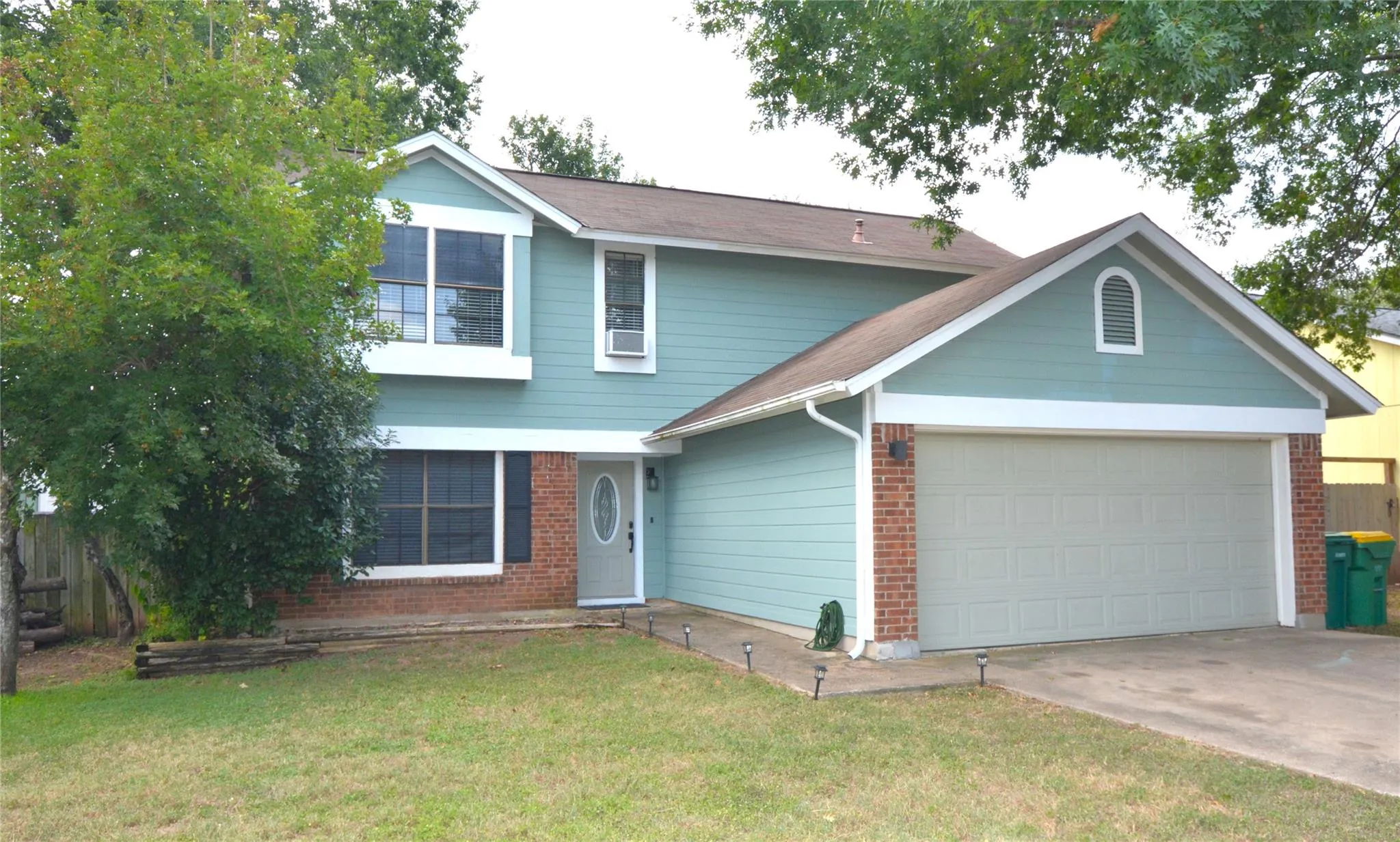 Photo 2 of 1404 PINEY CREEK LN