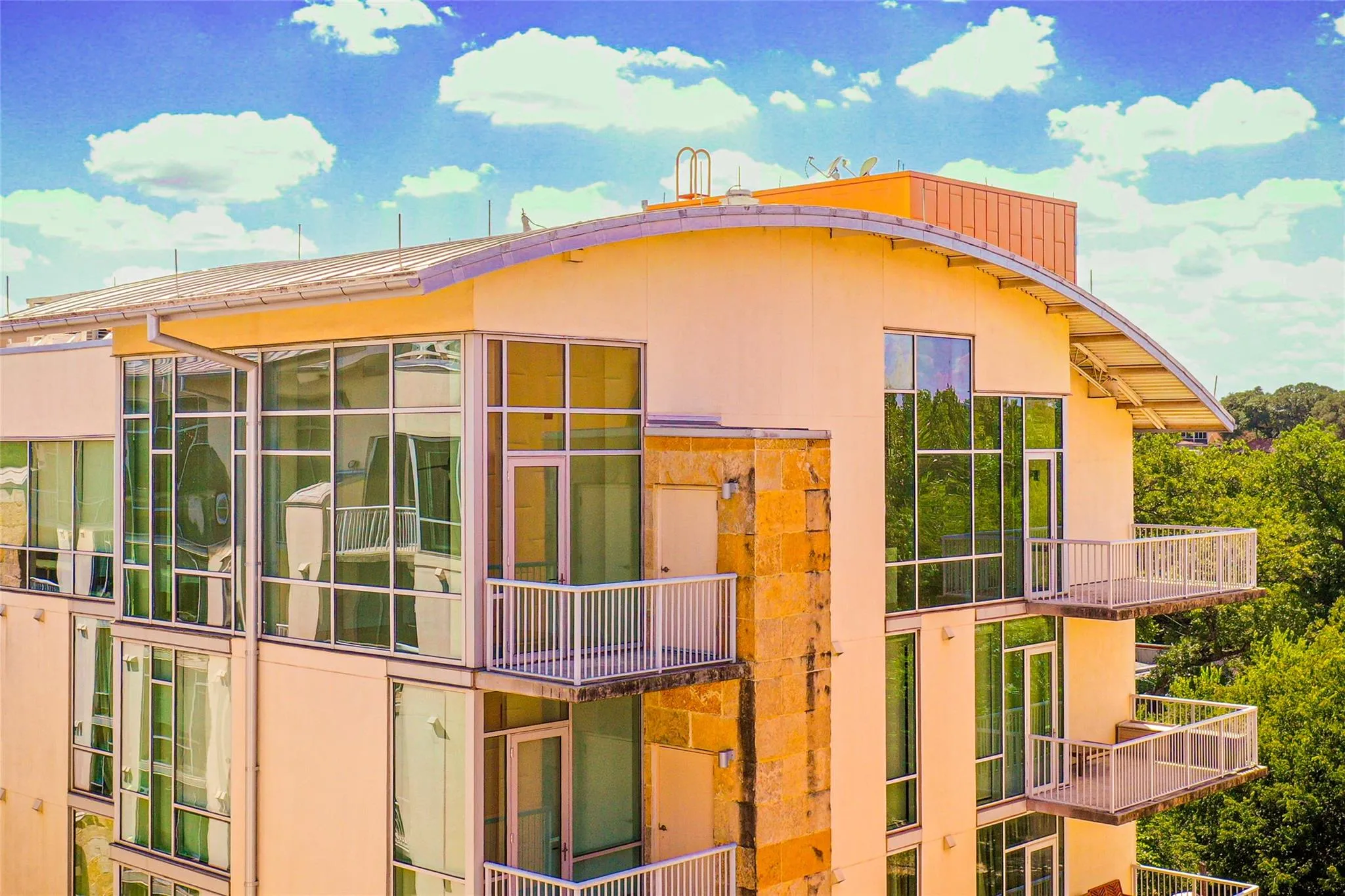 Photo 1 of 1600 BARTON SPRINGS RD #5601