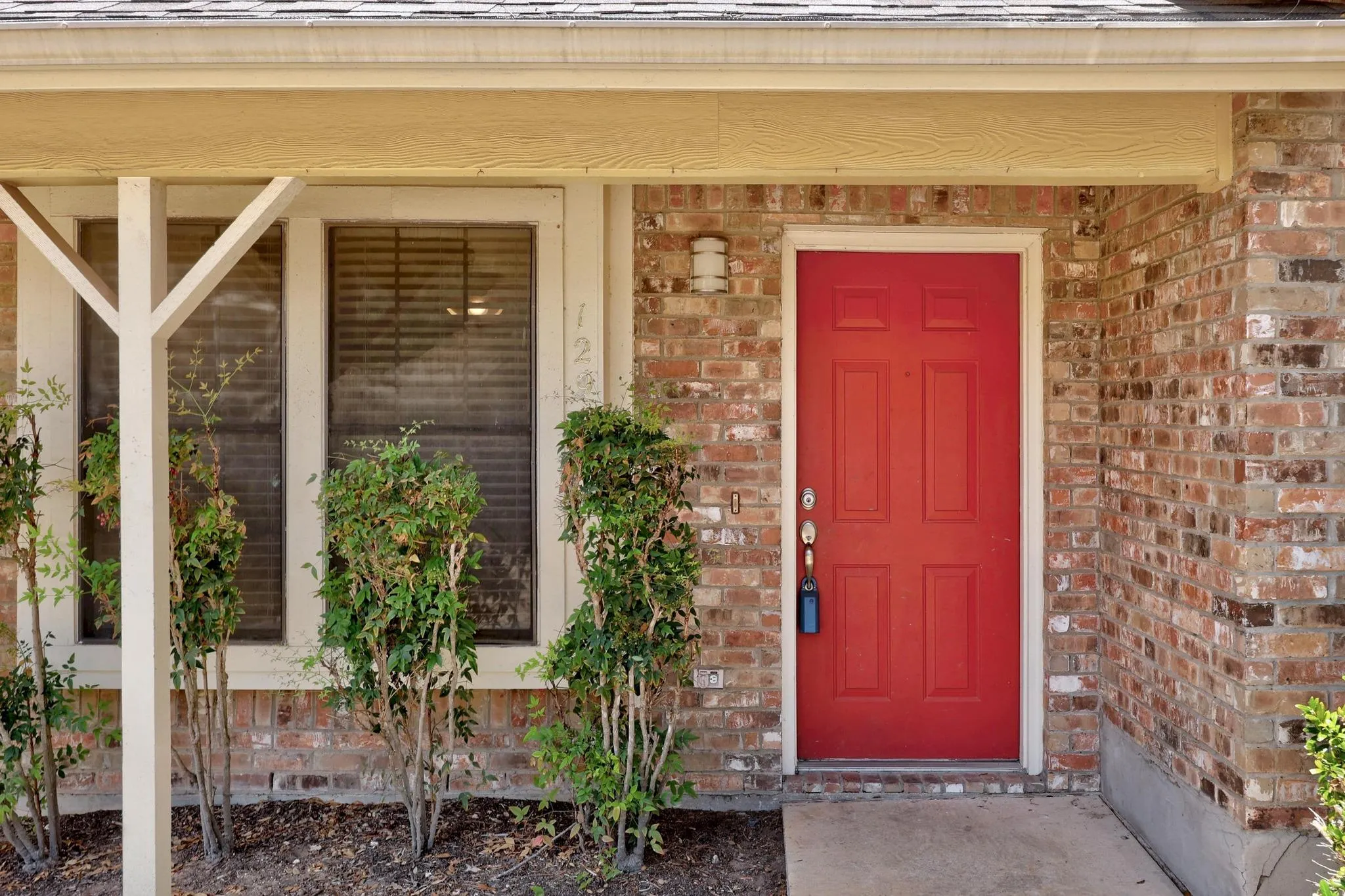 Photo 2 of 11901 SWEARINGEN DR #129