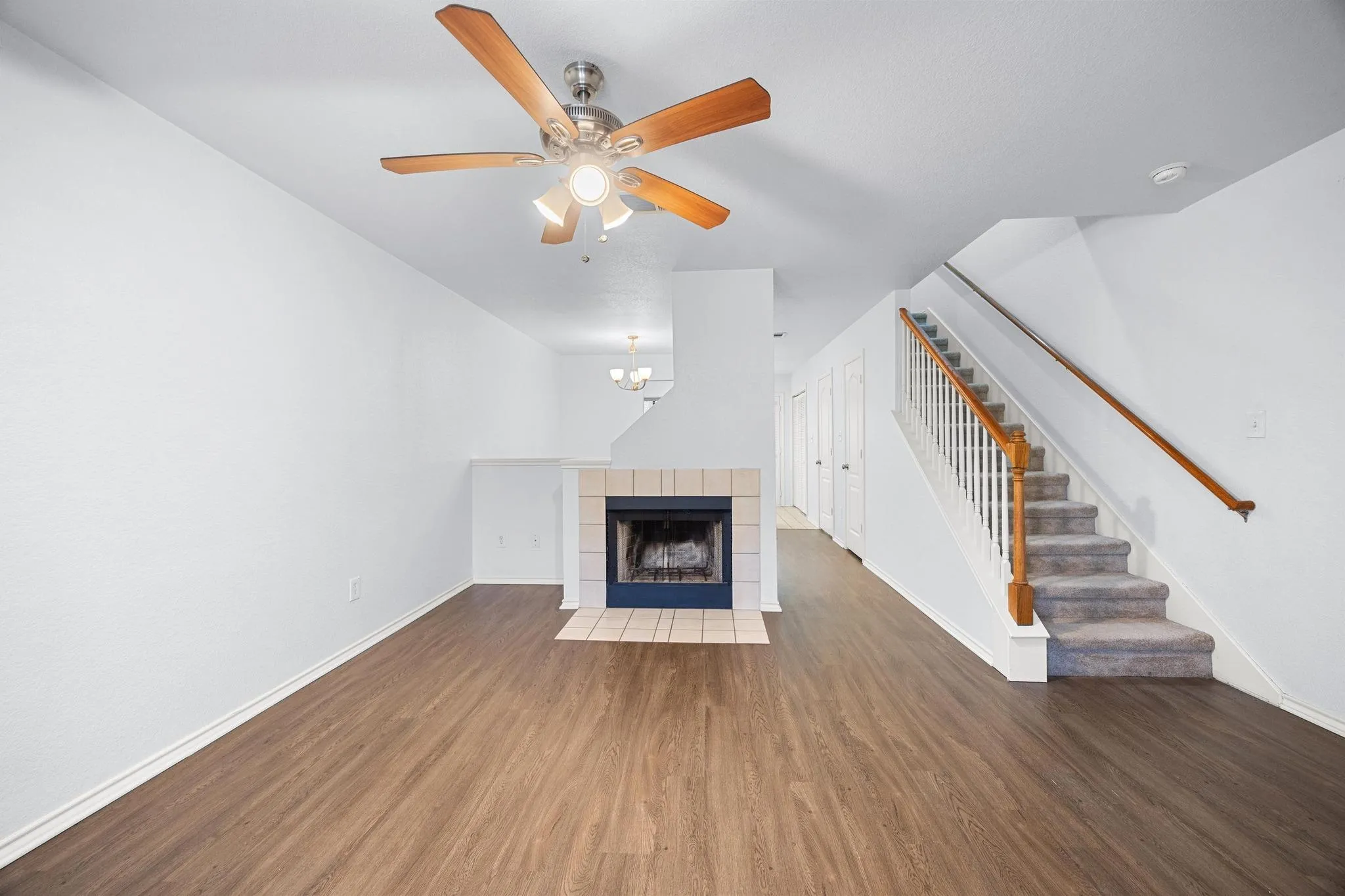 Photo 3 of 11901 SWEARINGEN DR #129