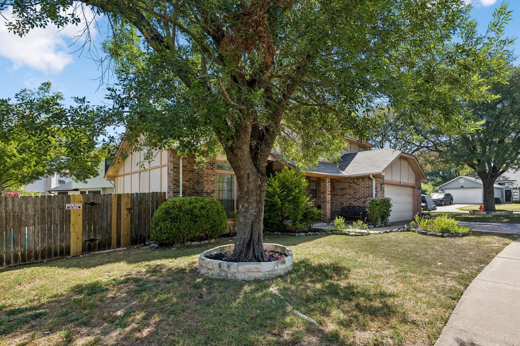 Photo 2 of 1809 GAYLORD DR