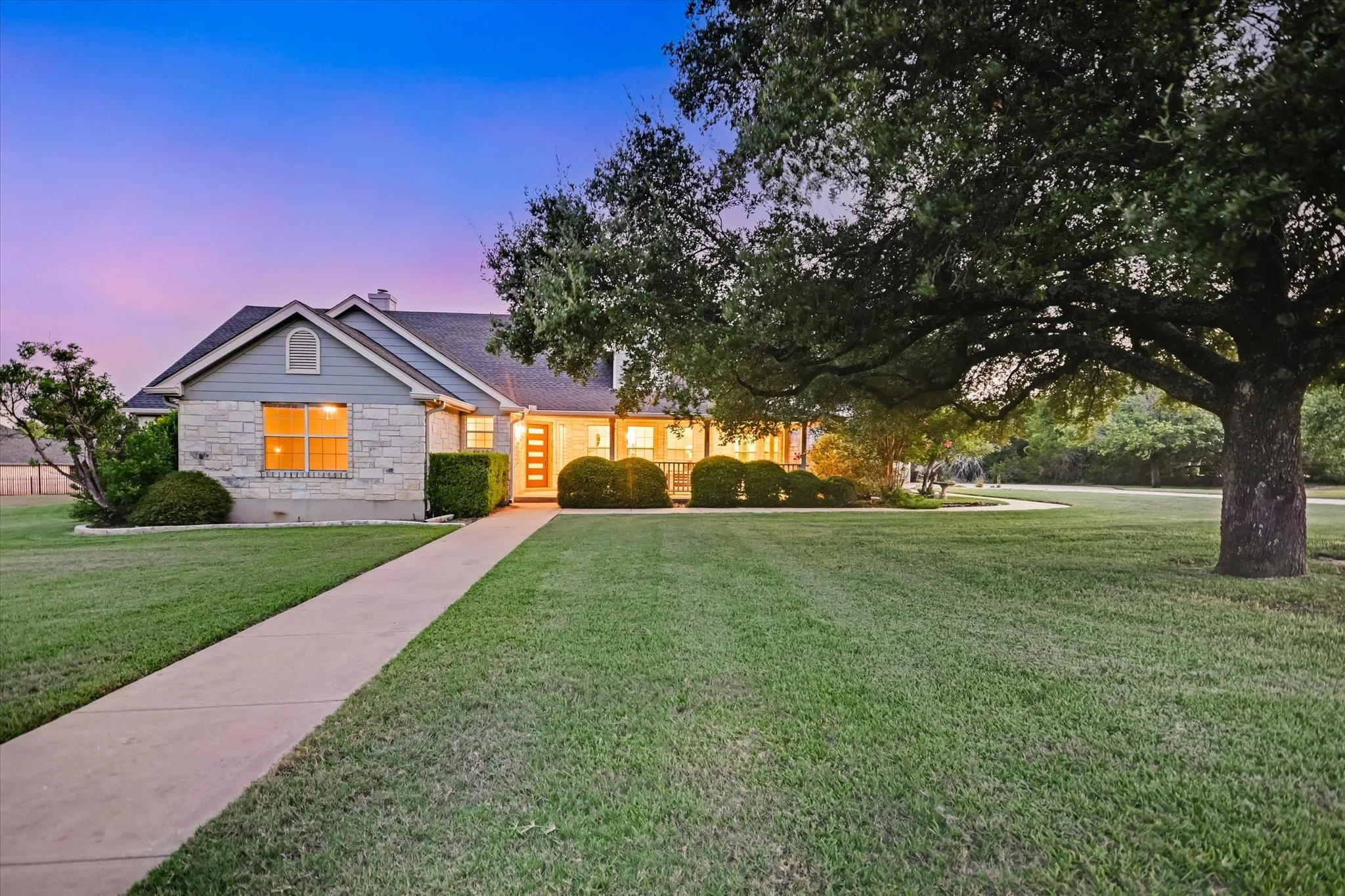 Photo of 106 LAKEVIEW LN, Georgetown, TX, 78633