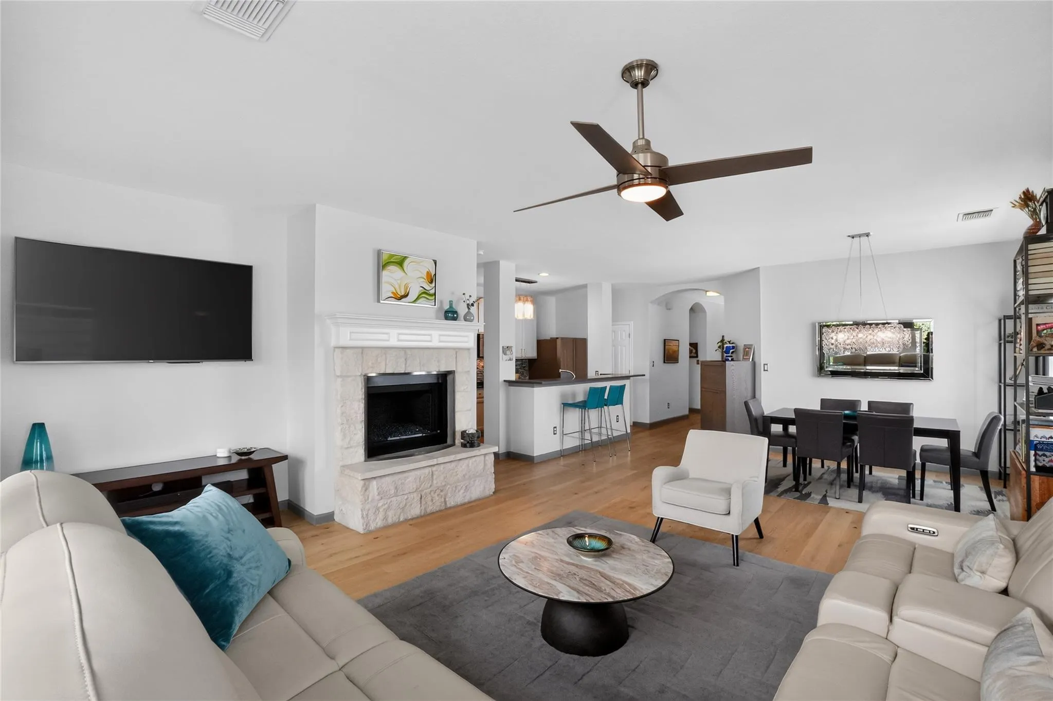 Photo 2 of 2713 KINNEY OAKS CT