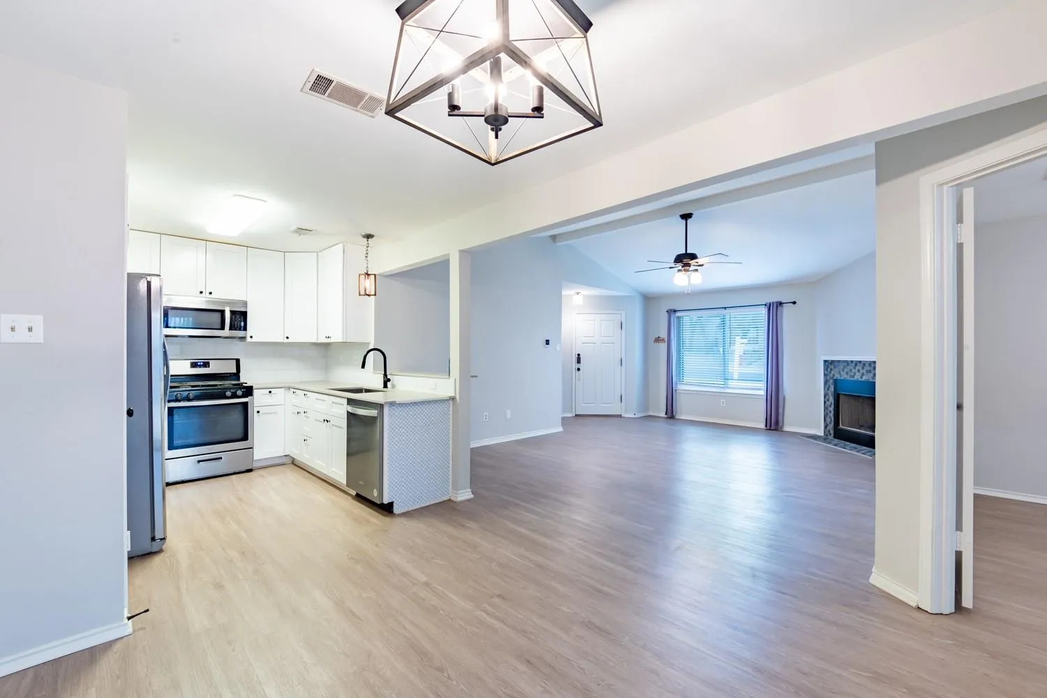 Photo 4 of 12700 LA SALLE DR