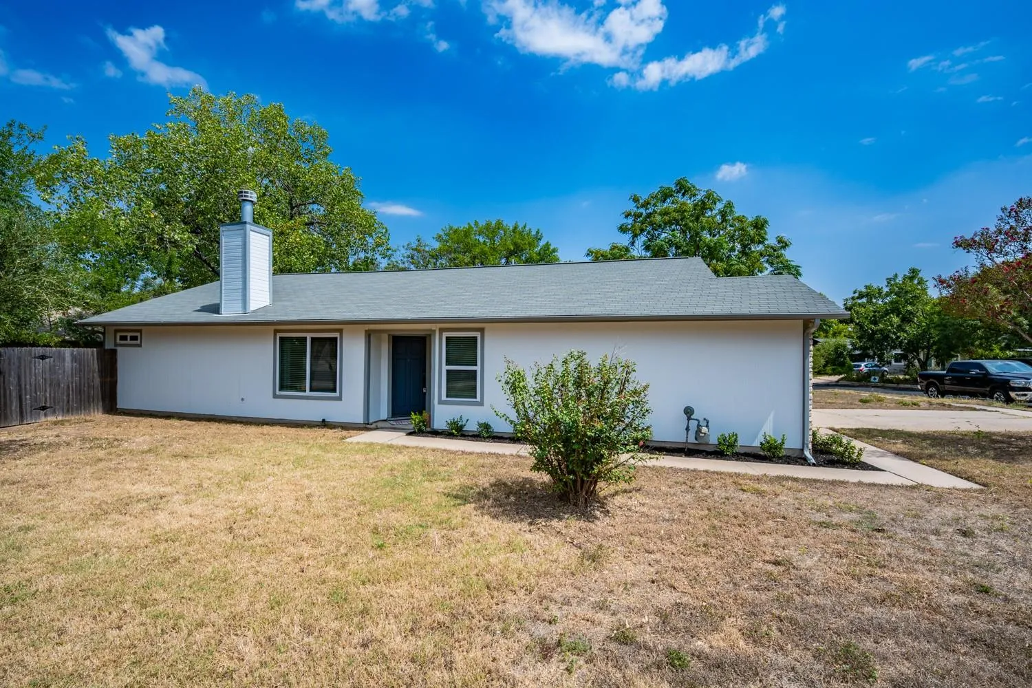 Photo 3 of 12700 LA SALLE DR