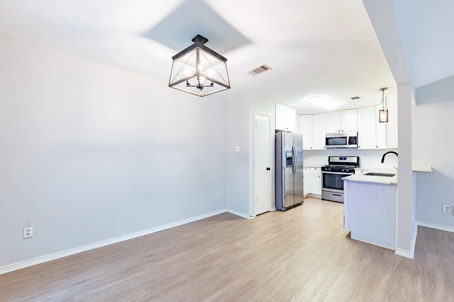 Photo 5 of 12700 LA SALLE DR