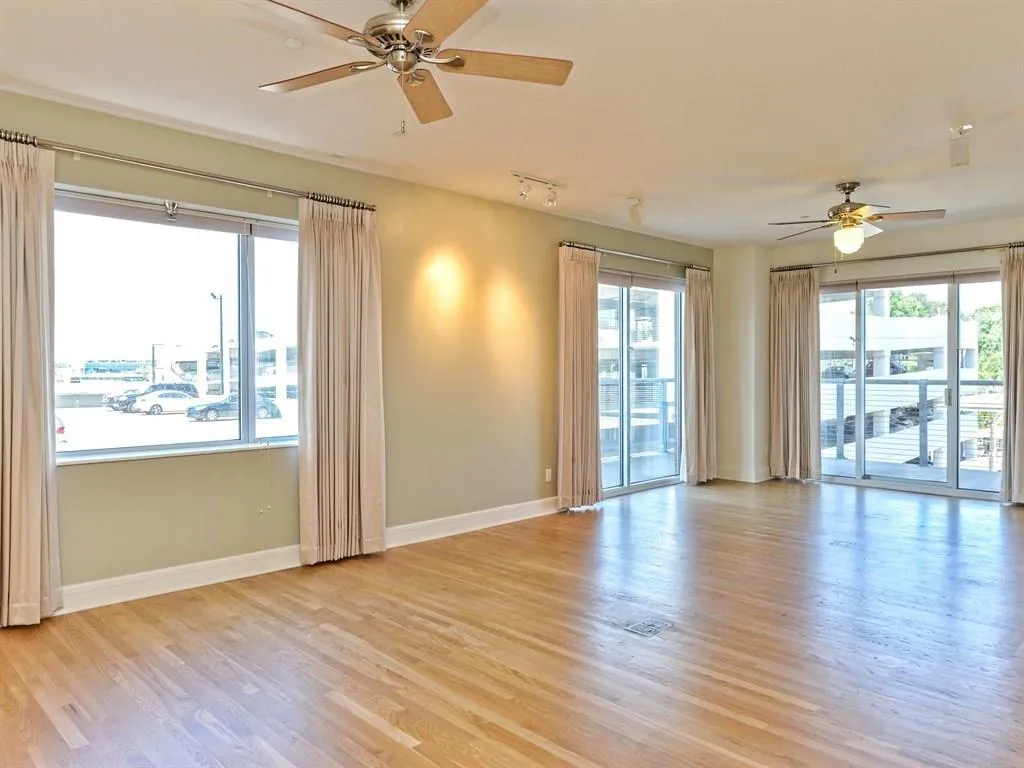 Photo 5 of 901 W 9TH ST #508
