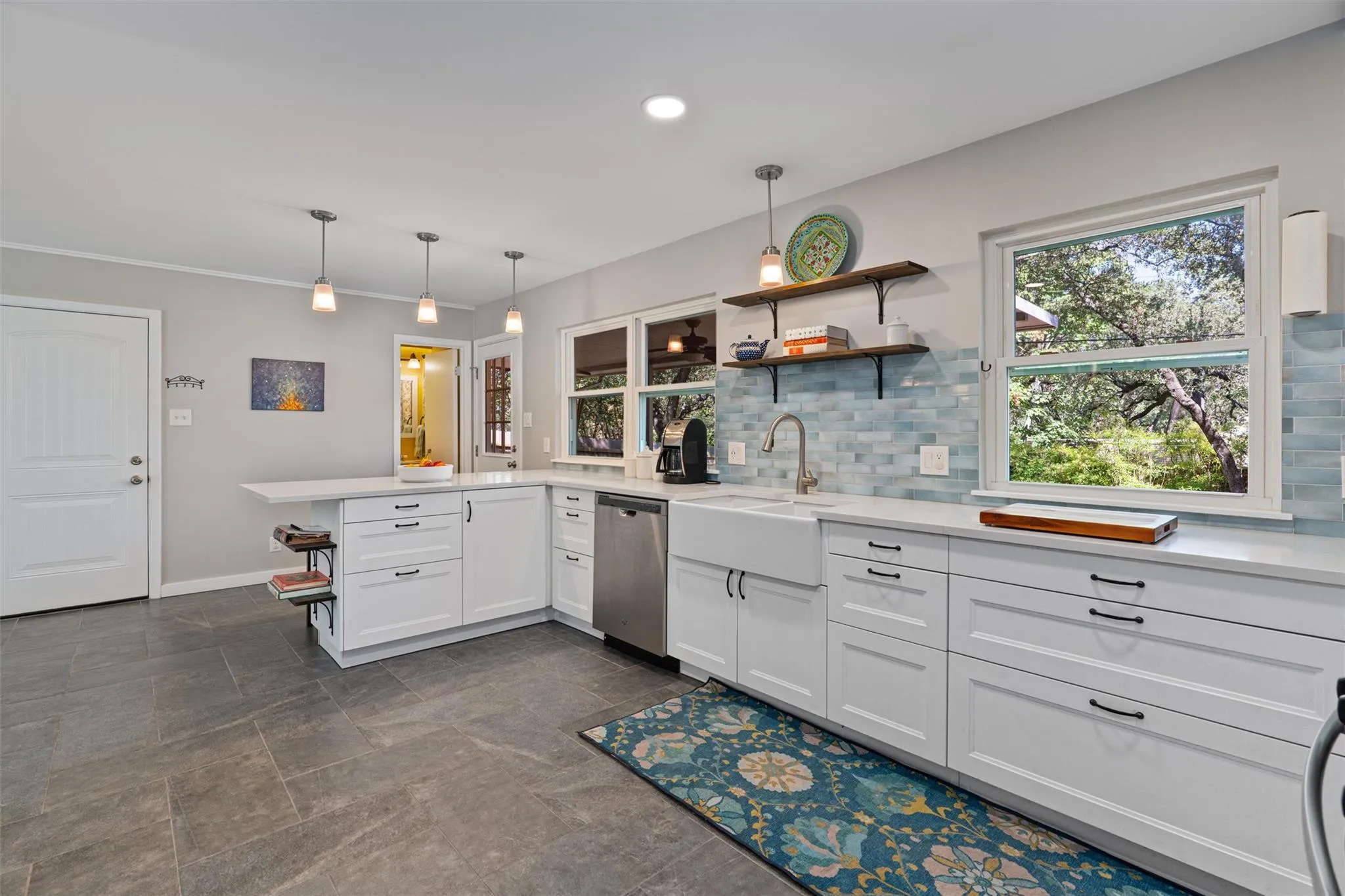 Photo 5 of 8300 GRAYLEDGE DR