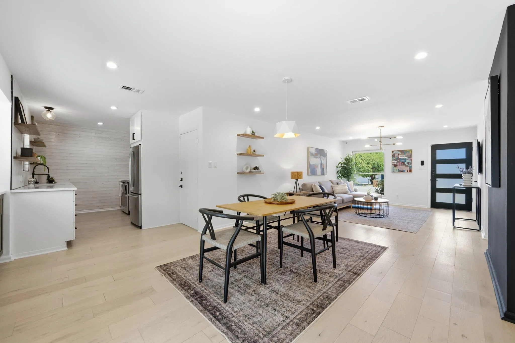 Photo 3 of 2609 BERKETT DR